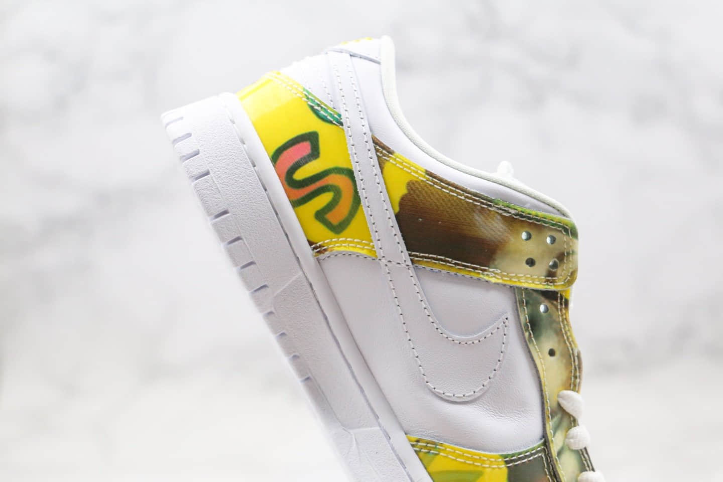 耐克Nike Dunk Low Pro SB De La Soul1纯原版本低帮SB DUNK板鞋太阳花向日葵涂鸦白黄绿色原楦头纸板打造 货号：304292-171