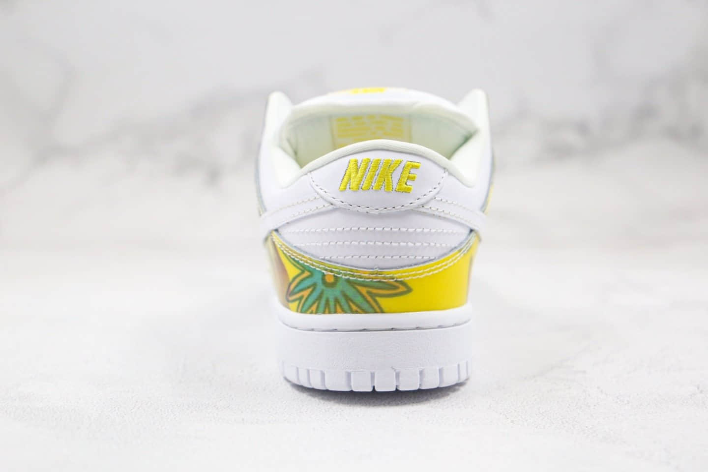 耐克Nike Dunk Low Pro SB De La Soul1纯原版本低帮SB DUNK板鞋太阳花向日葵涂鸦白黄绿色原楦头纸板打造 货号：304292-171