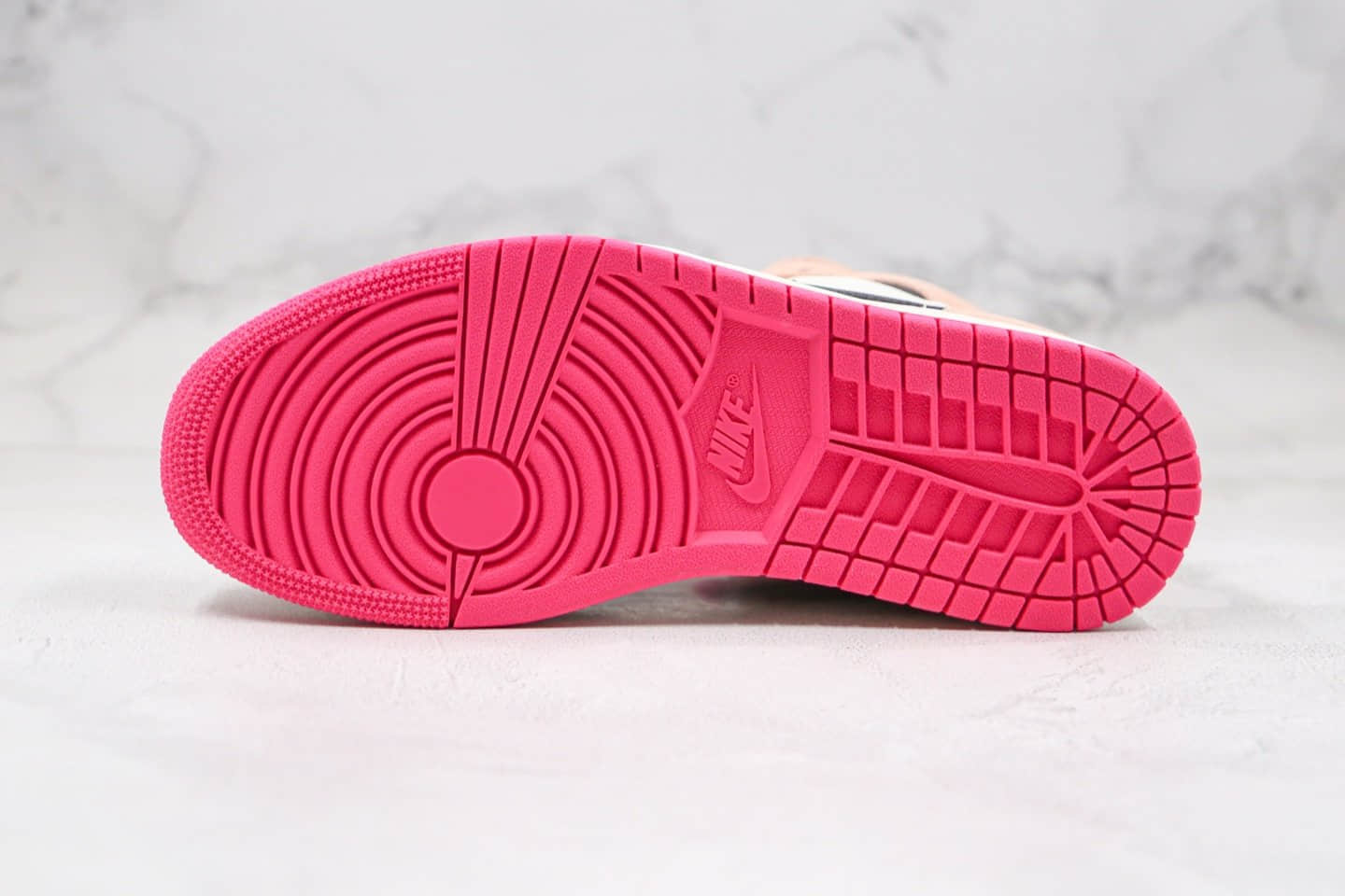 乔丹Air Jordan 1 Mid SE Crimson Tint纯原版本中帮AJ1脏粉麂皮黑粉脚趾篮球鞋原档案数据开发原盒原标 货号：852542-801