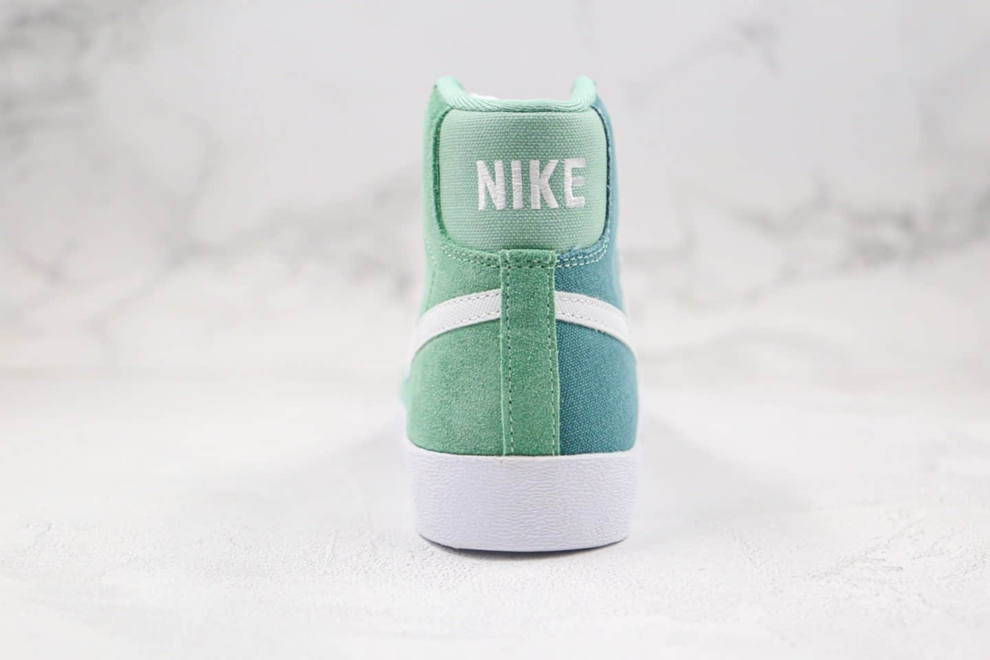 耐克Nike Blazer Mid 77 Vintage纯原版本中帮开拓者蒂芙尼蓝绿色鸳鸯板鞋正确鞋面材质 货号：CZ4609-300