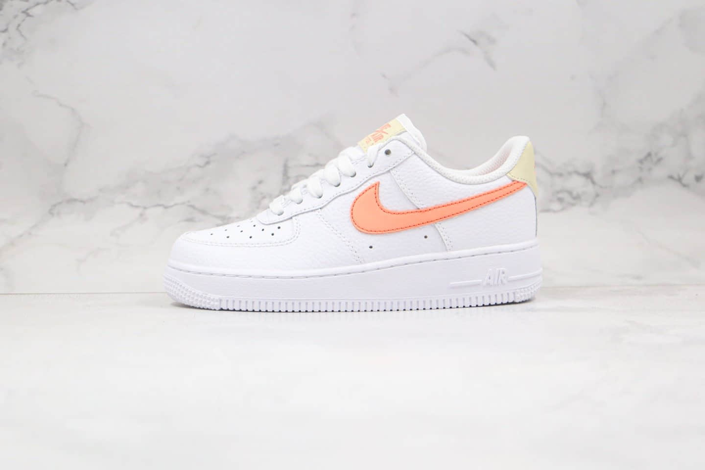 耐克Nike Air Force 1 'O7 White Atomic Pink纯原版本低帮空军一号蜜桃白橙色板鞋内置全掌Sole气垫 货号：315115-157