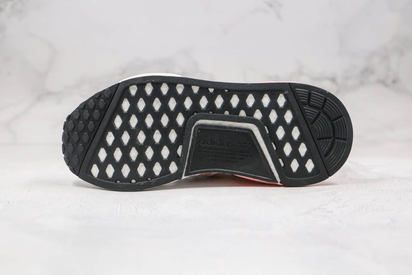 阿迪达斯Adidas NMD R1 OK W Primeknit Triple Black纯原版本爆米花跑鞋NMD白粉色原盒原标 货号：FV2475