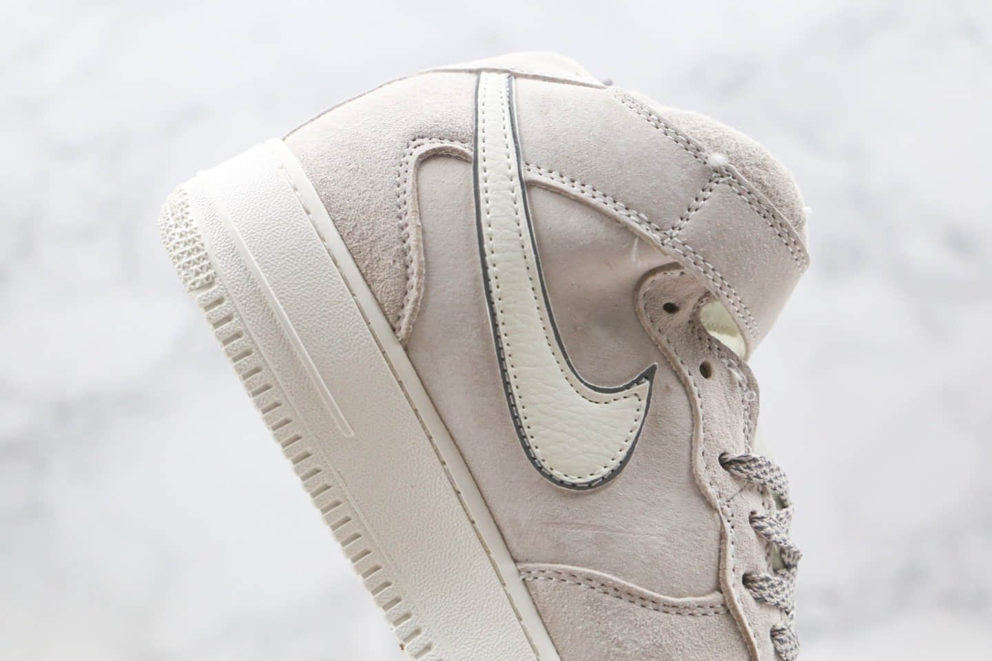 耐克Nike Air Force 1 Mid 07纯原版本中帮空军一号3M反光浅灰色板鞋内置全掌Sole气垫 货号：315121-048