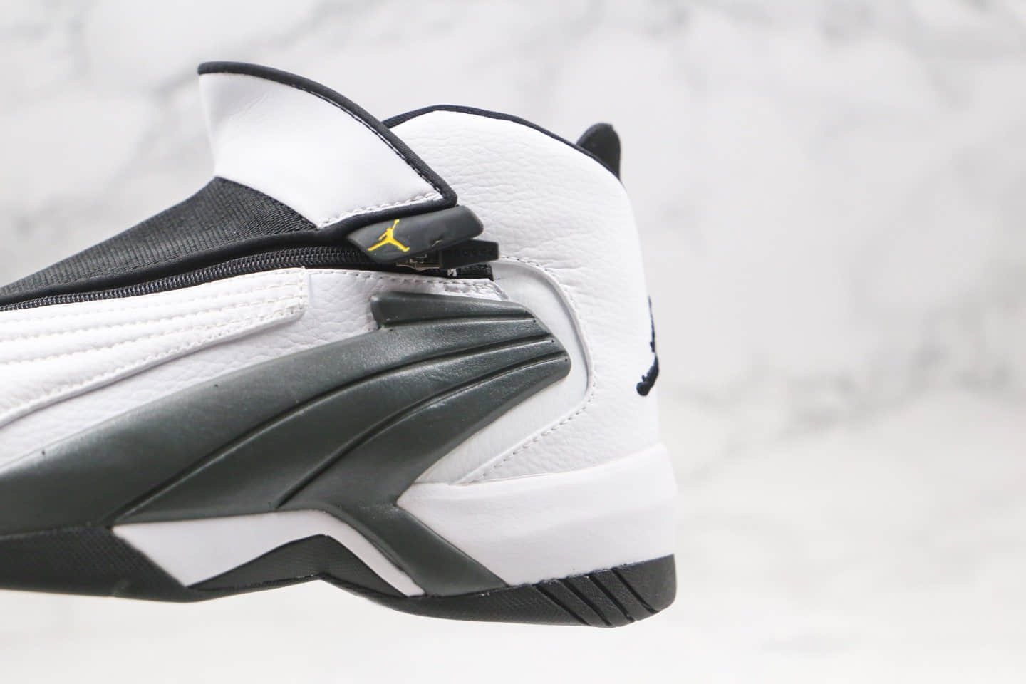 乔丹Air jordan JUMPMAN Swift纯原版本复刻男士实战战靴篮球鞋黑白色原盒原标支持实战 货号：AT2555-100