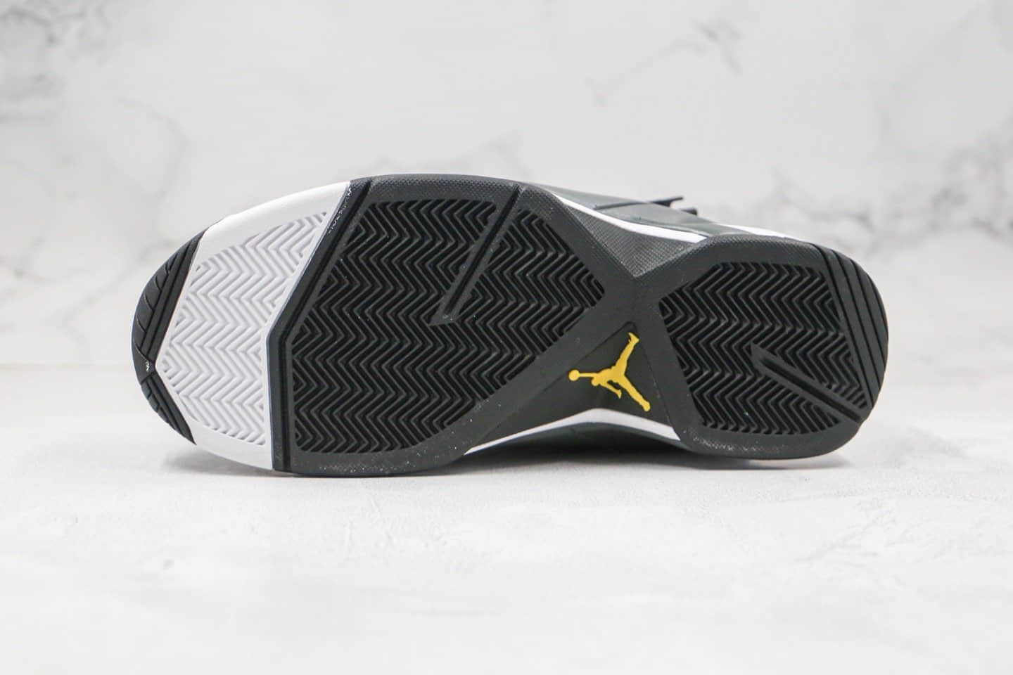 乔丹Air jordan JUMPMAN Swift纯原版本复刻男士实战战靴篮球鞋黑白色原盒原标支持实战 货号：AT2555-100