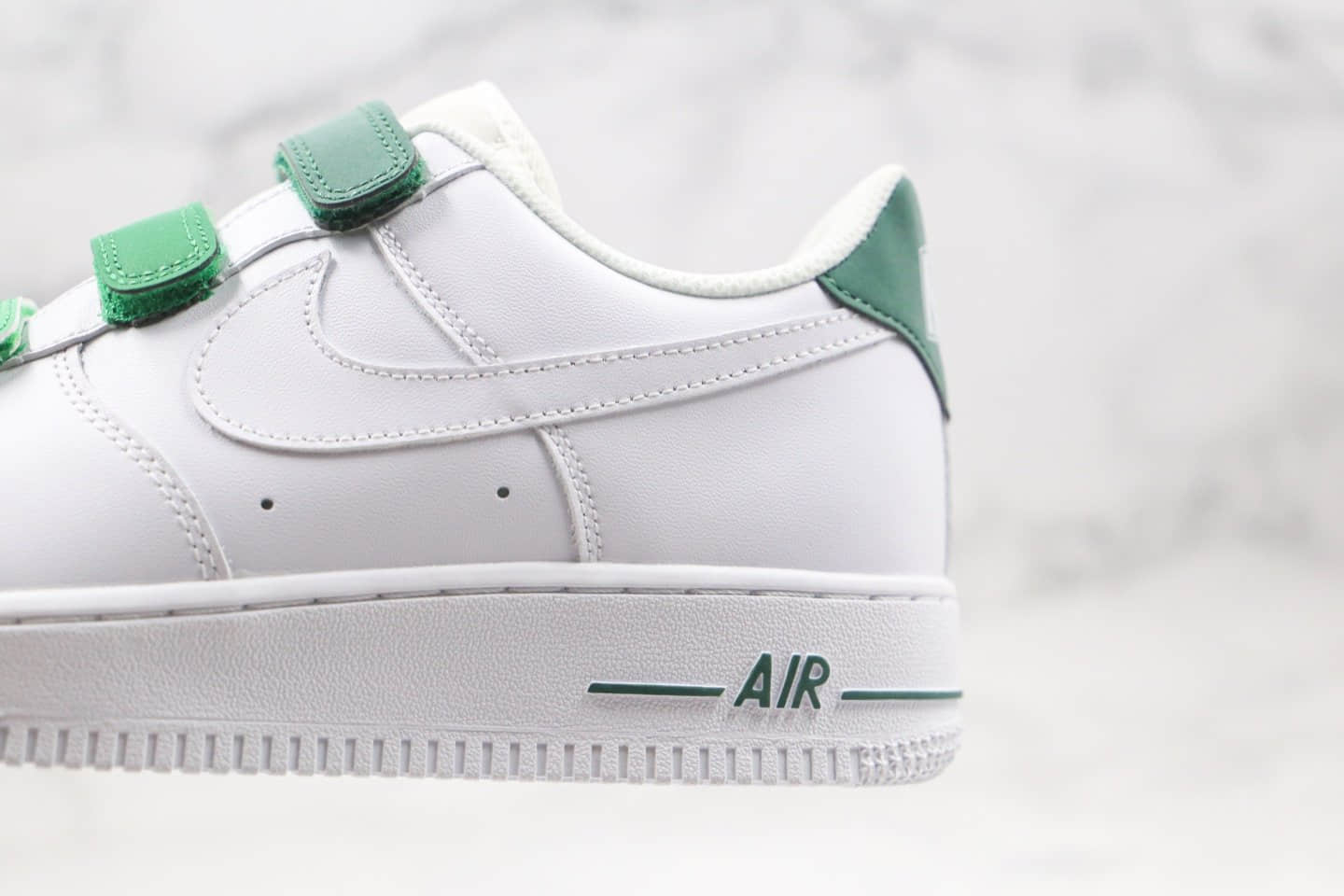 耐克Nike Air Force 1 Low纯原版本低帮空军一号魔术贴白绿色板鞋内置气垫 货号：898866-006