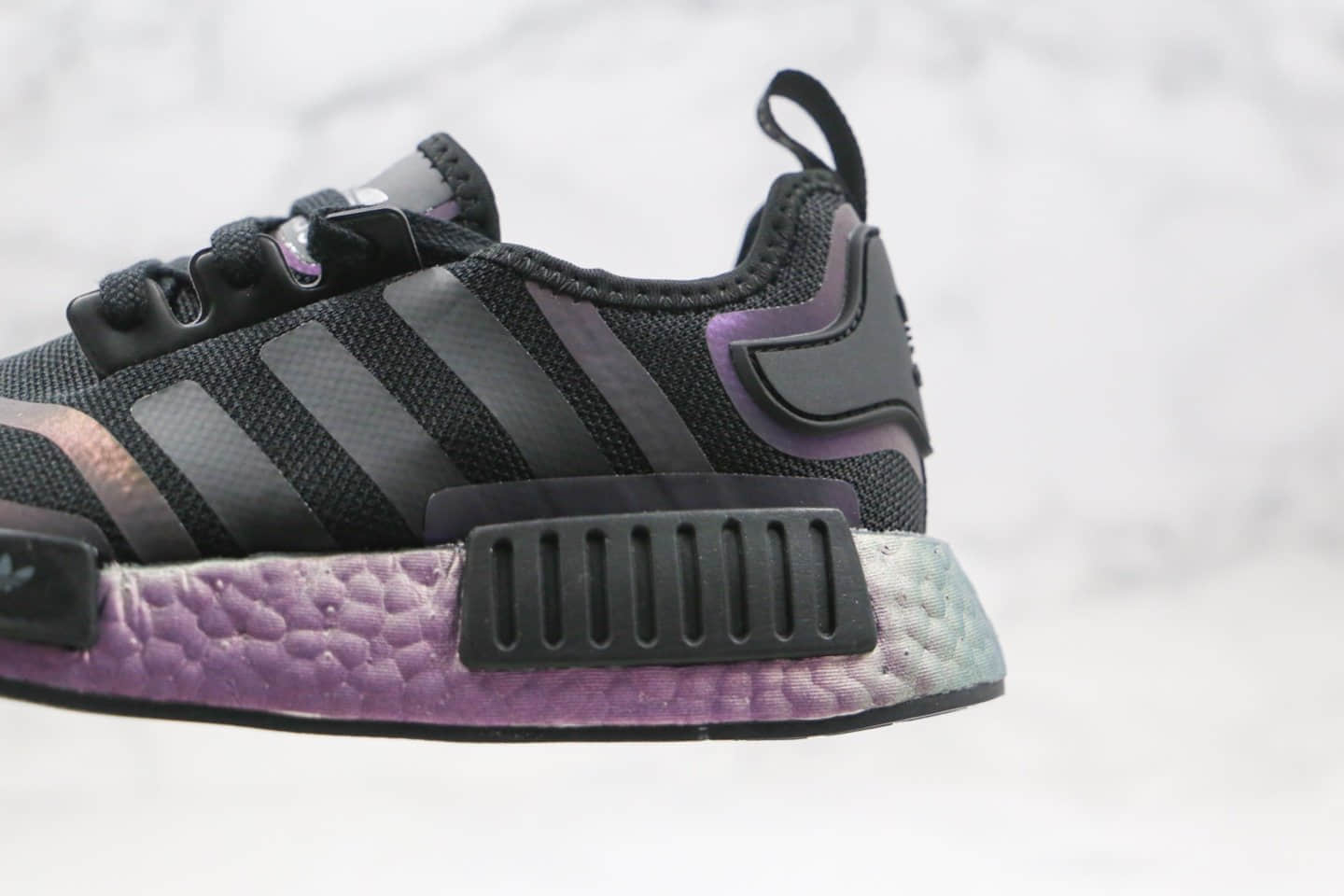 阿迪达斯Adidas NMD R1 Boost纯原版本爆米花跑鞋NMD炫彩黑紫色原厂巴斯夫大底 货号：FV8732