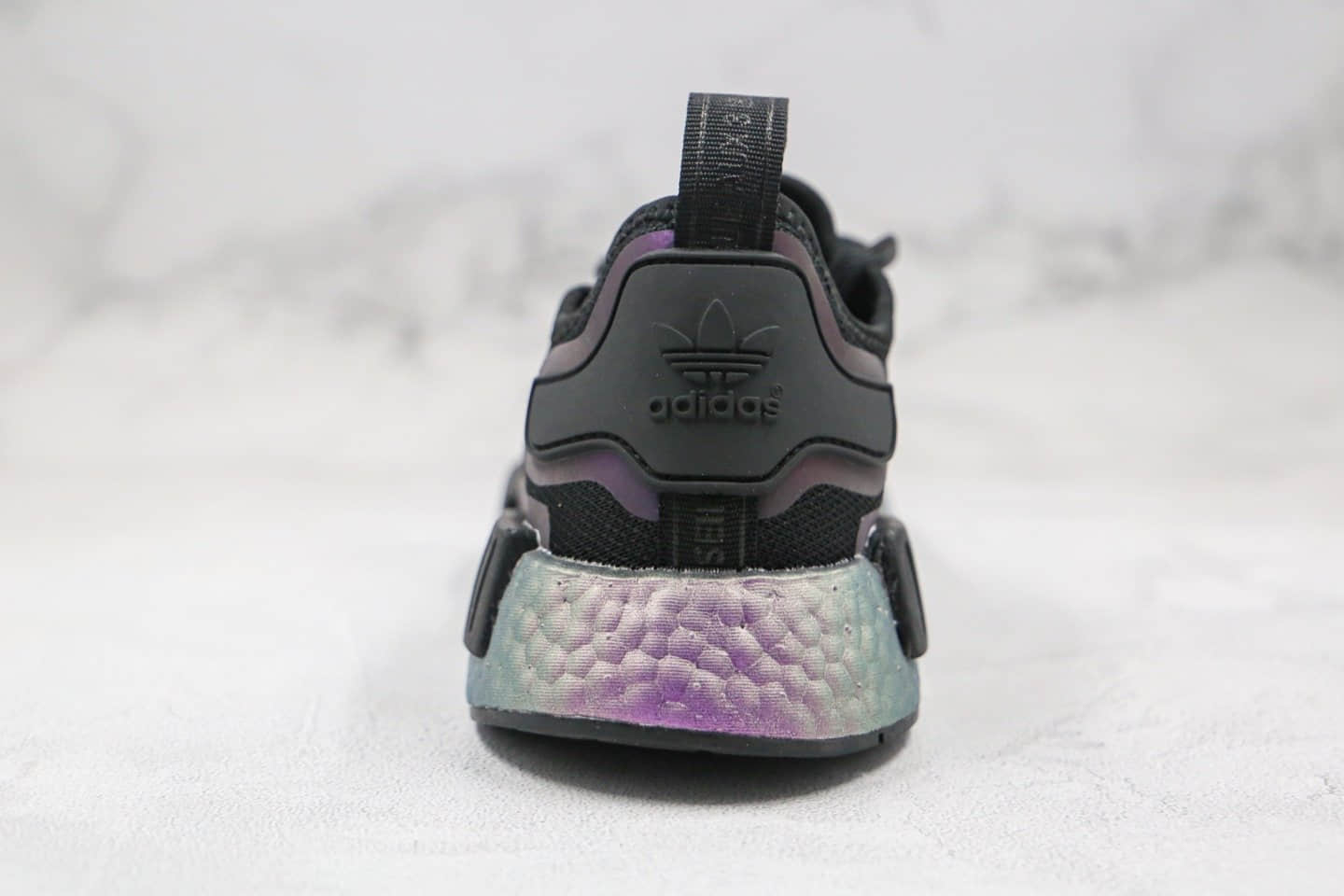阿迪达斯Adidas NMD R1 Boost纯原版本爆米花跑鞋NMD炫彩黑紫色原厂巴斯夫大底 货号：FV8732