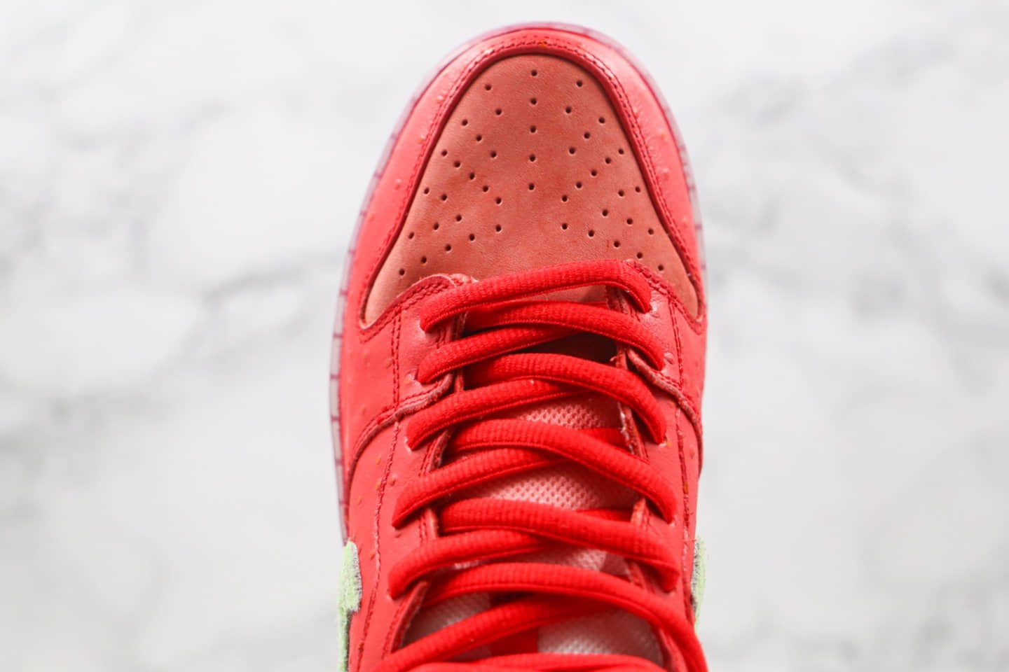 耐克Nike SB Dunk high“strawberry cough纯原版本高帮SB DUNK咳嗽草莓红绿色板鞋内置气垫原盒原标 货号：CW7093-600