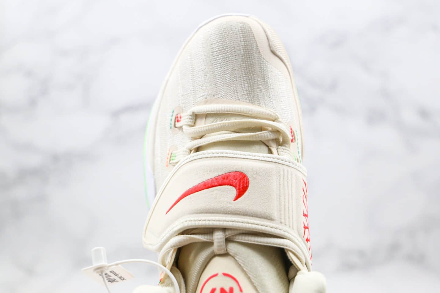 耐克Nike Kyrie 6 N7纯原版本欧文6代米白色涂鸦篮球鞋内置气垫支持实战 货号：CW1785-200