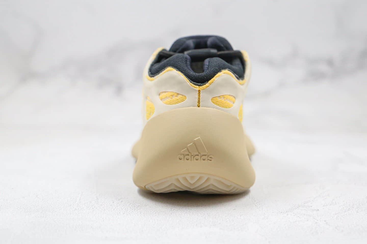 阿迪达斯Adidas Yeezy 700 V3 Azael纯原版本椰子700V3异形黄白色复古老爹鞋原鞋开模正确鞋面夜光材质 货号：G54853