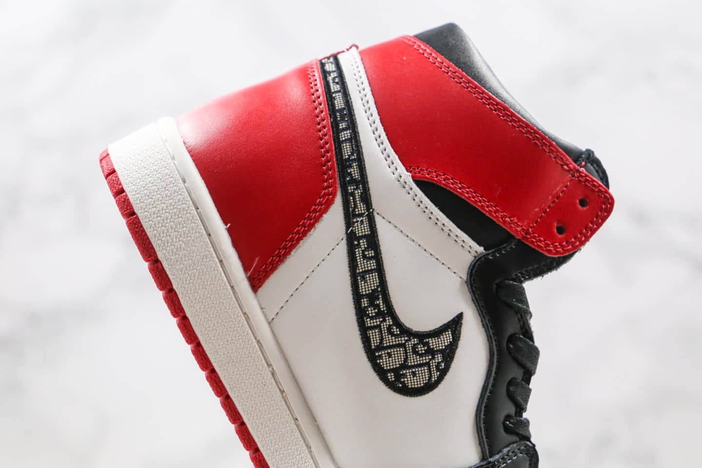 乔丹Air Jordan 1 x Dior公司级版本迪奥联名款高帮AJ1黑红脚趾原楦头纸板打造正确鞋盒 货号：CN8607-006