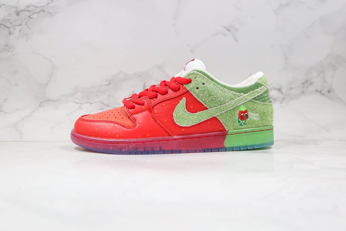 耐克Nike SB Dunk low strawberry cough纯原版本低帮SB板鞋咳嗽草莓红绿色拼接原盒原标 货号：CW7093-601