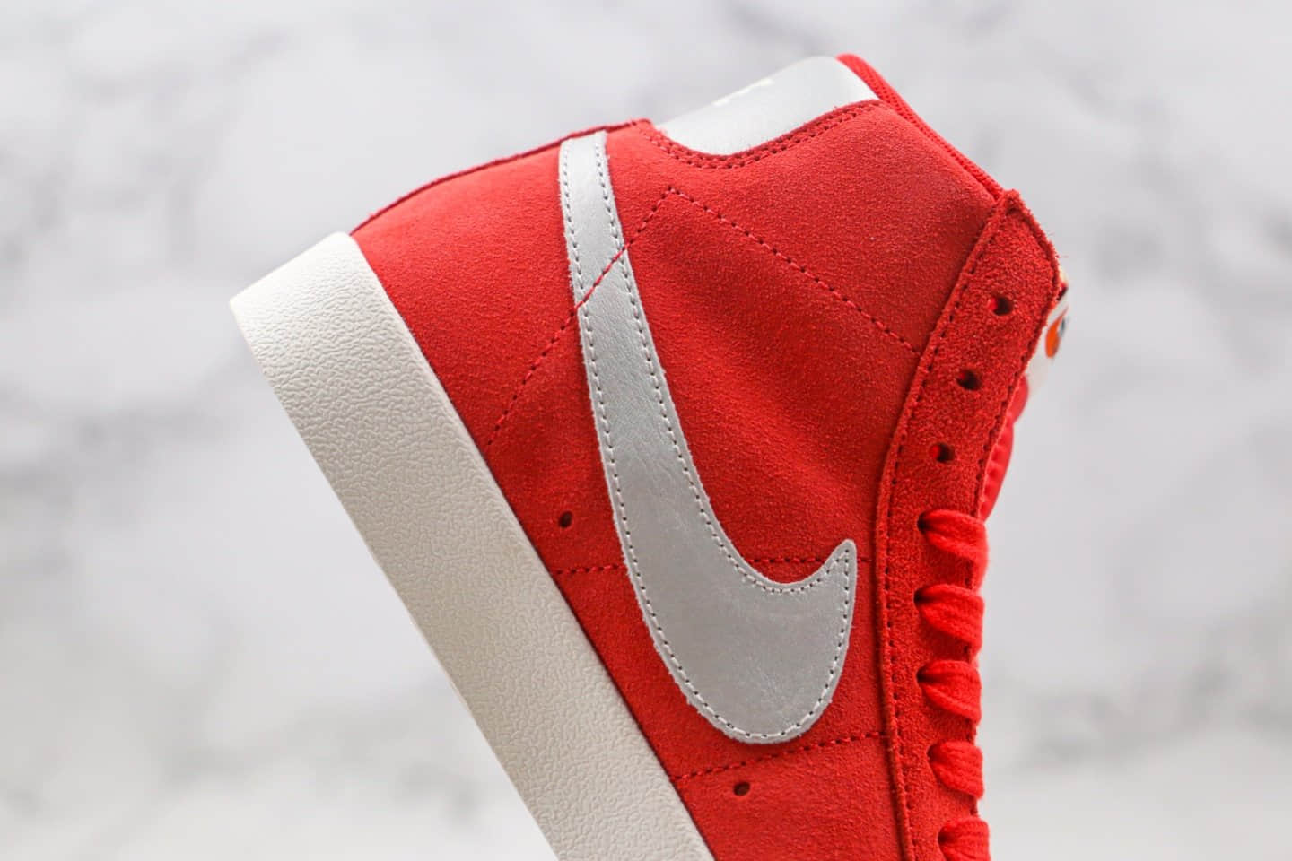 耐克Nike Blazer Mid Vintage公司级版本开拓者中帮翻毛皮板鞋红银色正确硫化工艺 货号：CJ9693-600