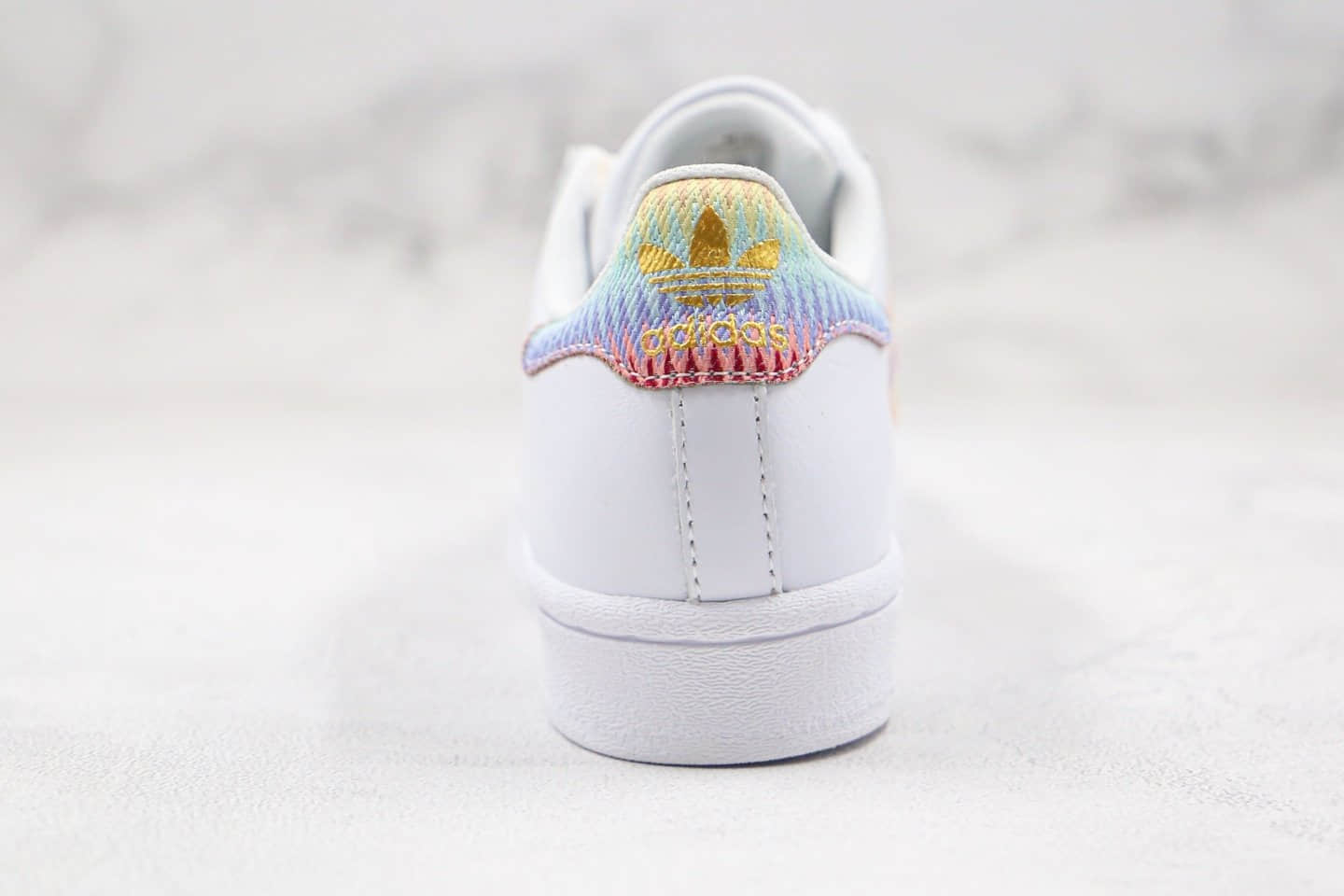 阿迪达斯Adidas Originals Superstar Superstar纯原版本三叶草贝壳头炫彩白彩虹配色板鞋原鞋开模一比一打造 货号：FX3923