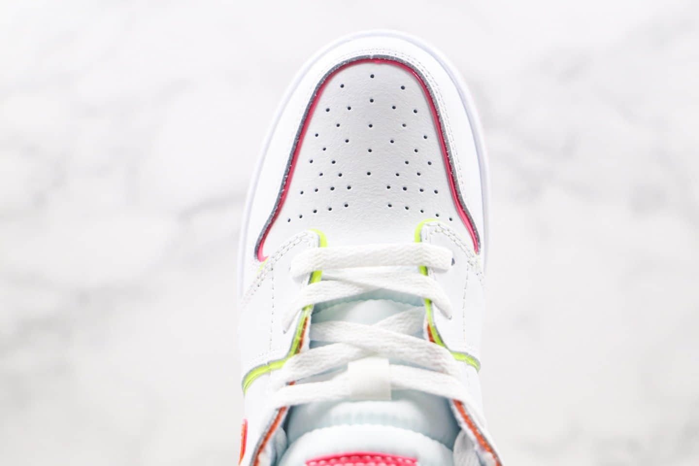 乔丹Air Jordan 1 Mid纯原版本中帮AJ1白黄粉渐变糖果配色篮球鞋原盒原标 货号：CV4611-100