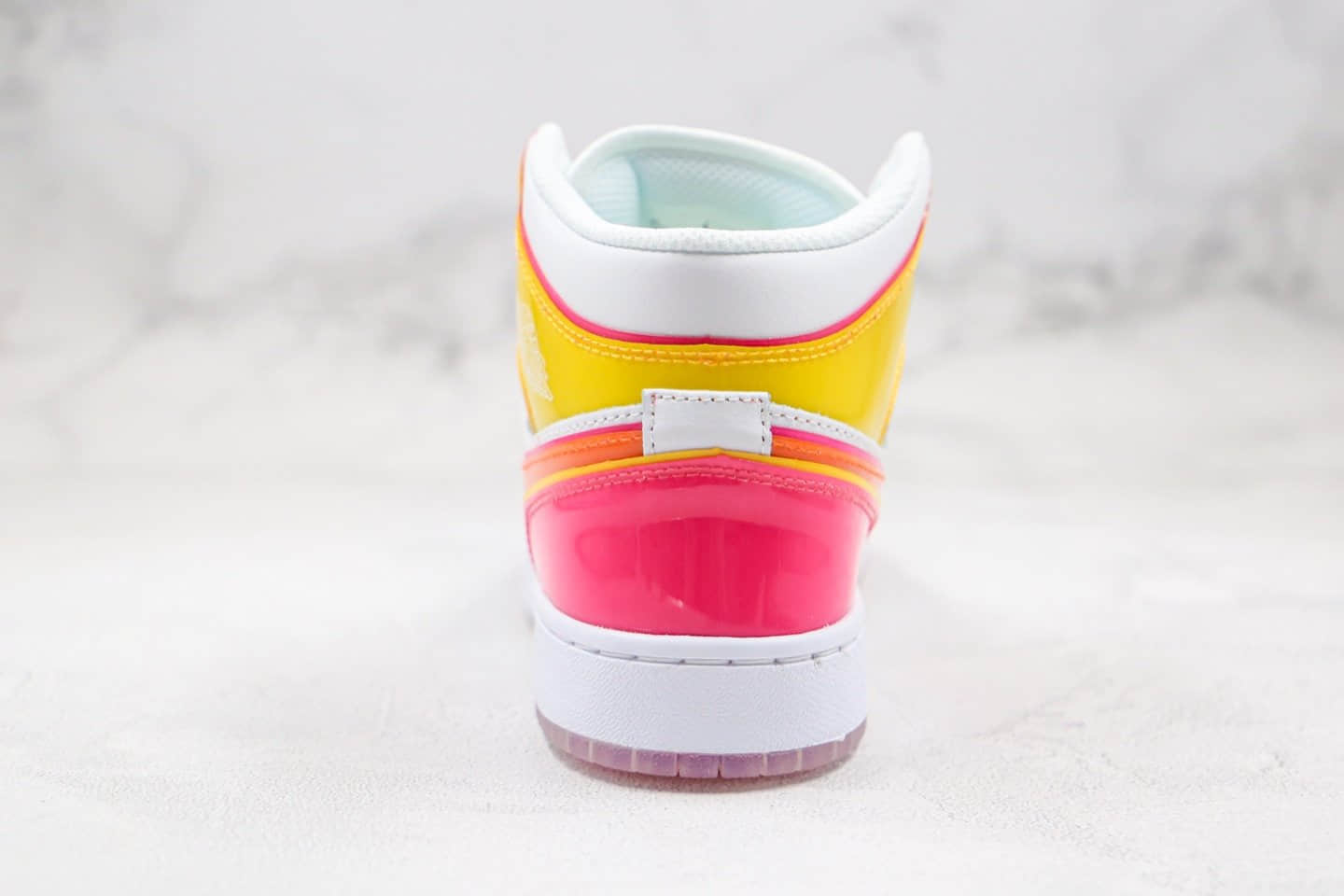 乔丹Air Jordan 1 Mid纯原版本中帮AJ1白黄粉渐变糖果配色篮球鞋原盒原标 货号：CV4611-100