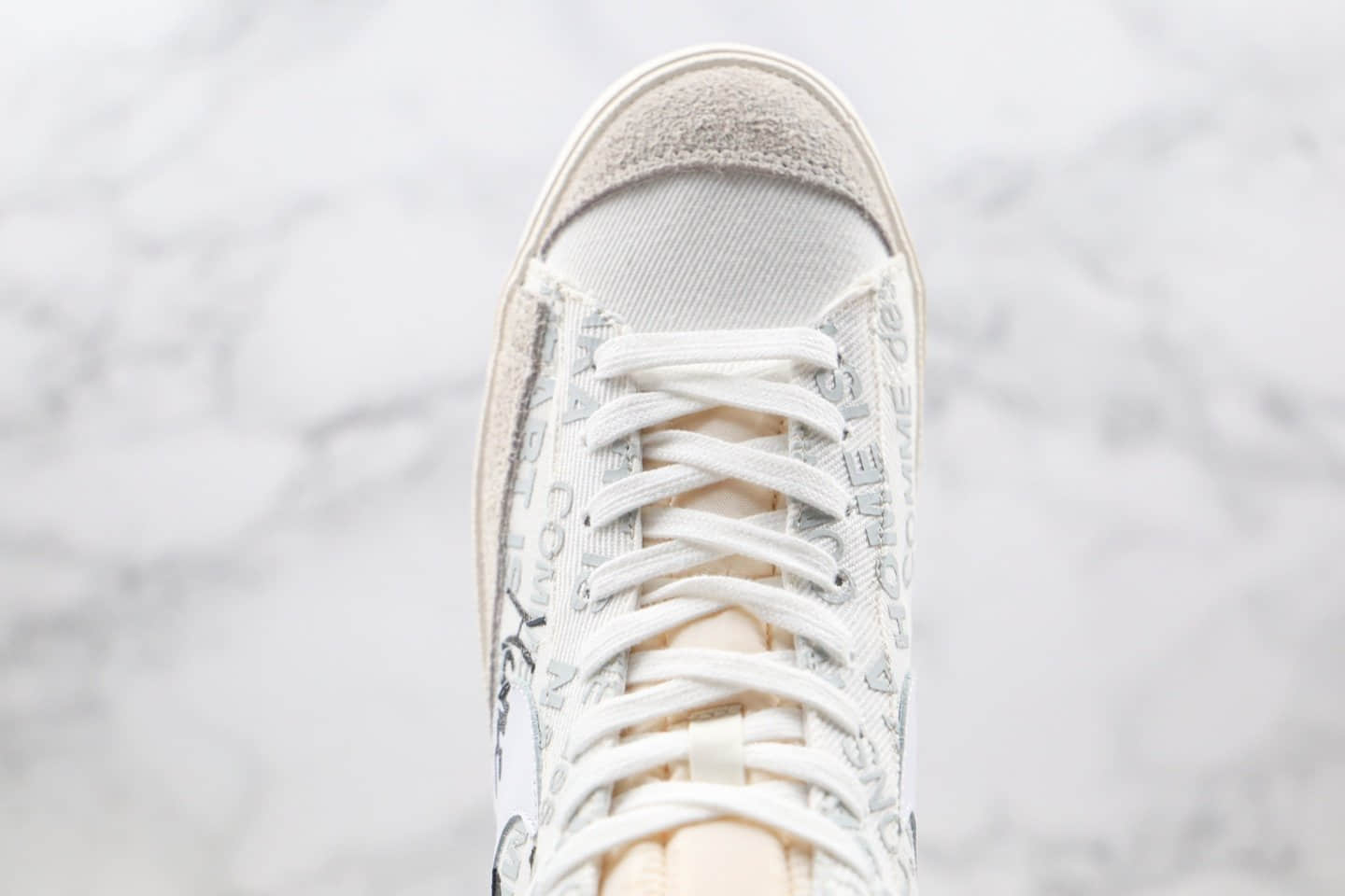 耐克Nike Blazer x Naomi Osaka x CDG纯原版本中帮开拓者川久保玲大坂直美三方联名款白灰色涂鸦板鞋原盒原标 货号：DA5383-100