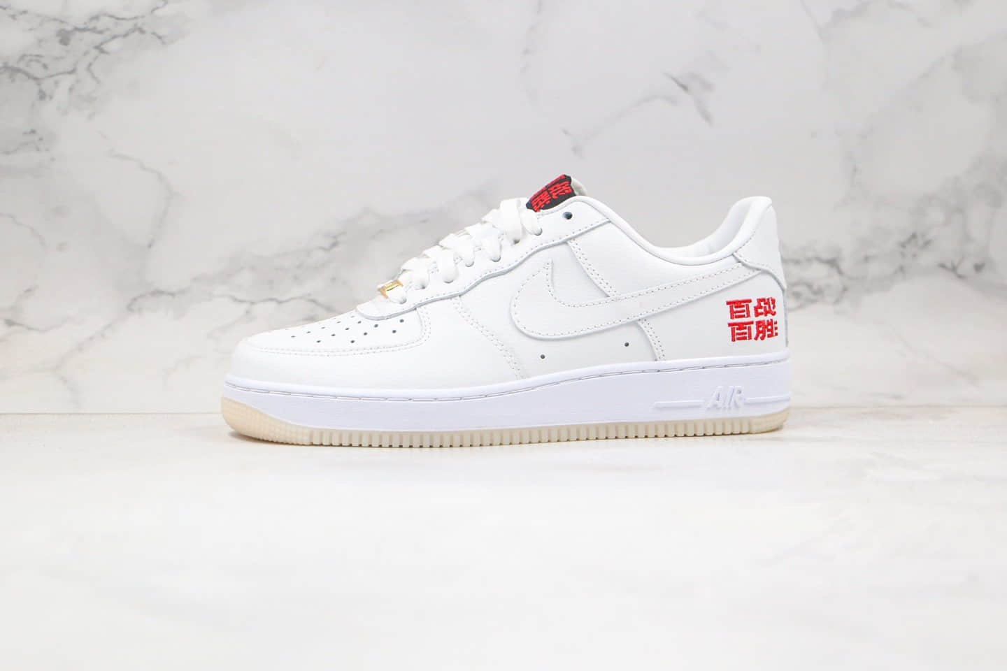 耐克Nike Air Force 1纯原版本低帮空军一号中文刺绣天蝎百战百胜白红色板鞋内置全职Sole气垫 货号：32085-100