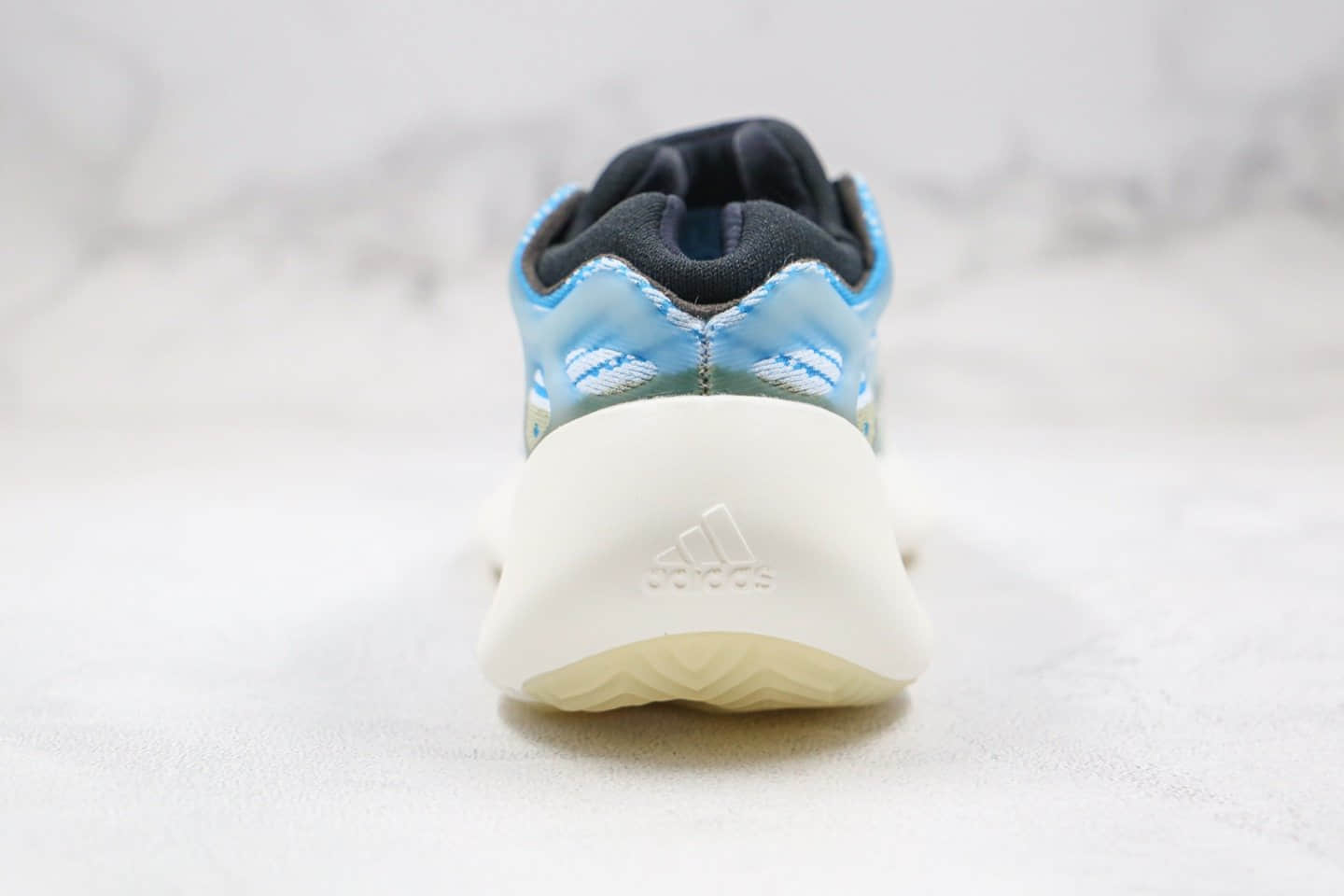 阿迪达斯Adidas Yeezy 700 V3 Azael纯原版本椰子700V3异形蓝白色原档案数据开发原盒原标 货号：G54850