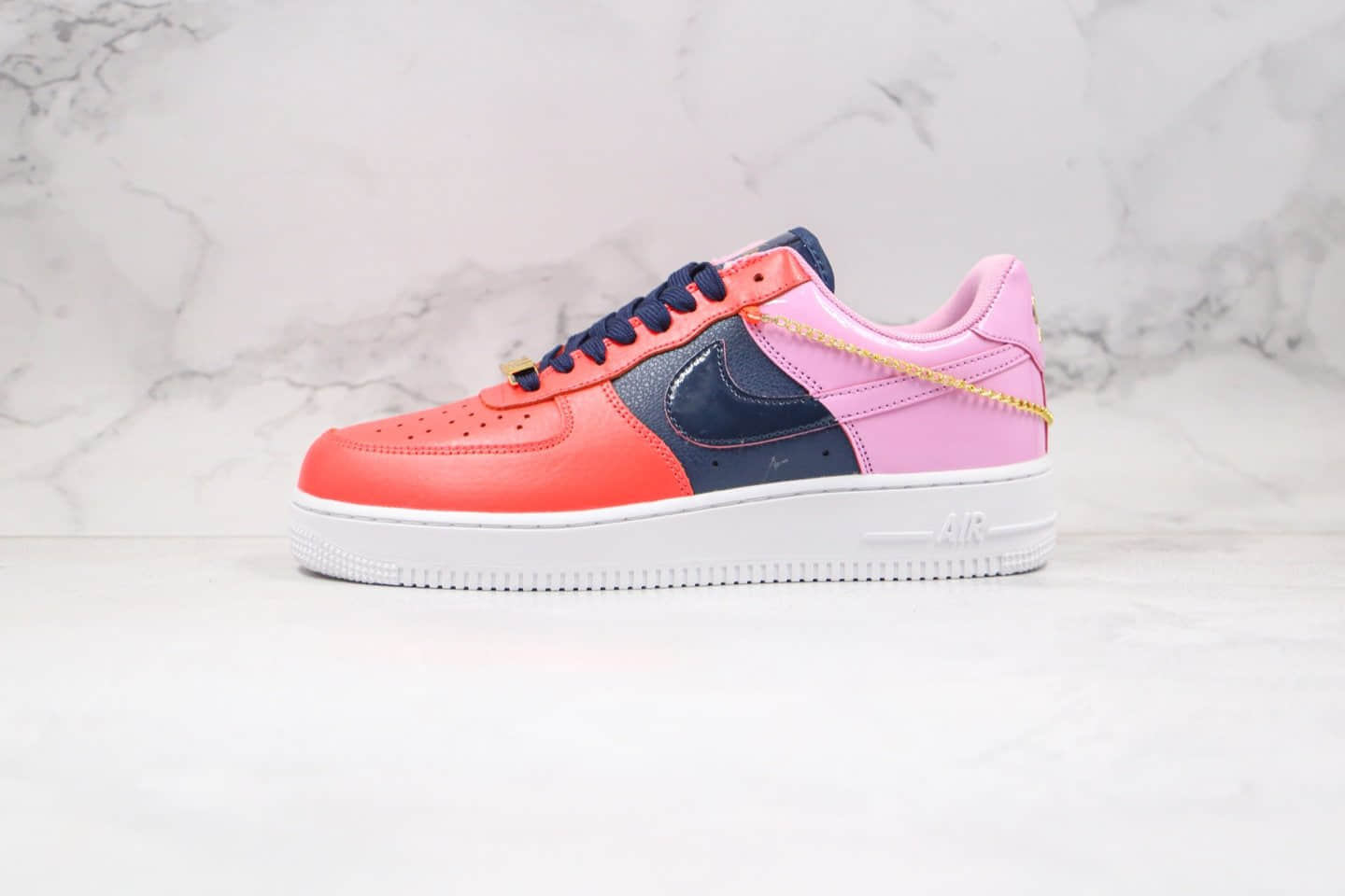 耐克Nike Air Force 1 Pastel White纯原版本低帮空军一号黑粉拼接色链条装饰板鞋内置全掌Sole气垫 货号：CZ8100-600