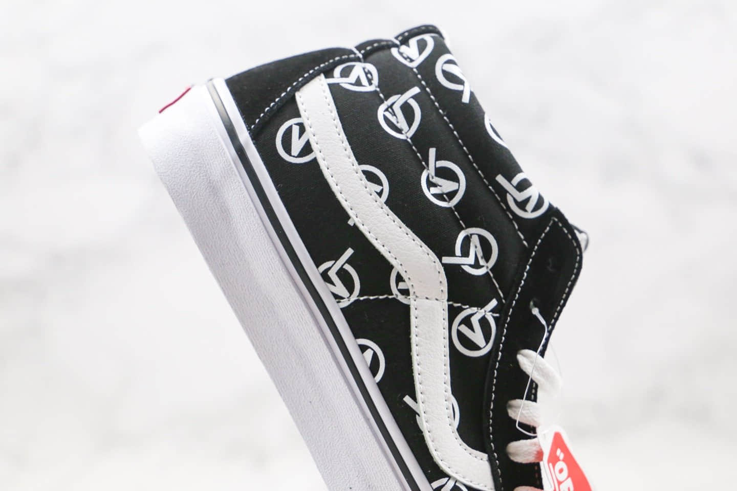 万斯Vans SK8-Mid Circle V Logo公司级版本中帮V标字母日系黑白硫化板鞋原厂硫化大底内置钢印