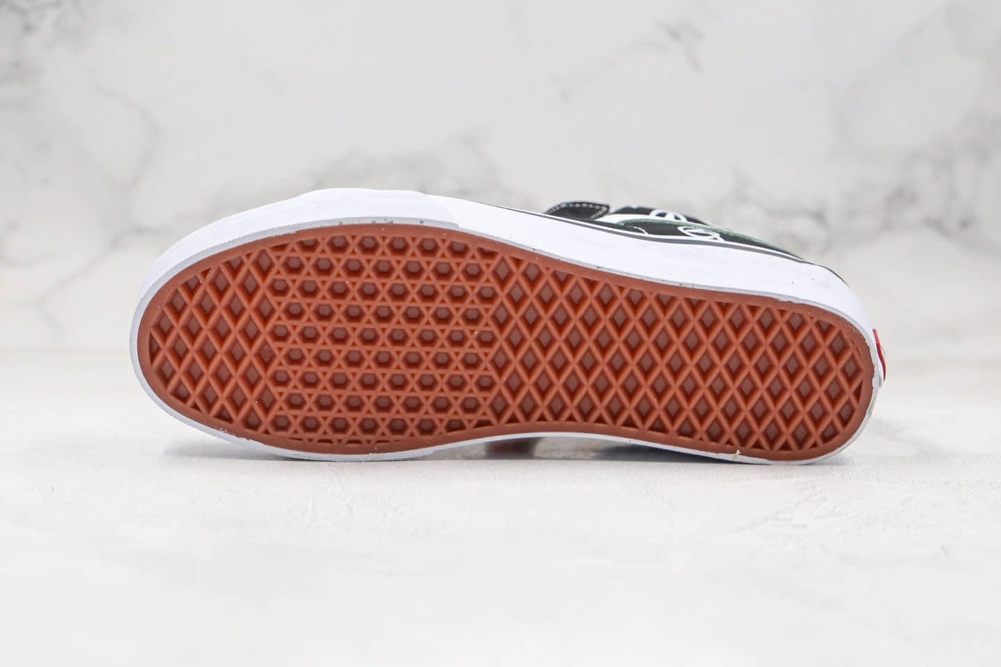 万斯Vans SK8-Mid Circle V Logo公司级版本中帮V标字母日系黑白硫化板鞋原厂硫化大底内置钢印