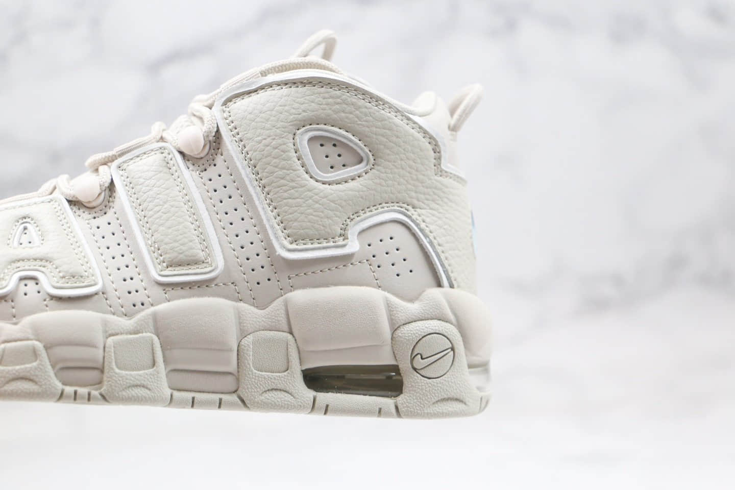 耐克Nike Wmns Air More Uptempo Light Bone纯原版本皮蓬大R米灰色气垫篮球鞋原盒原标 货号：921948-001