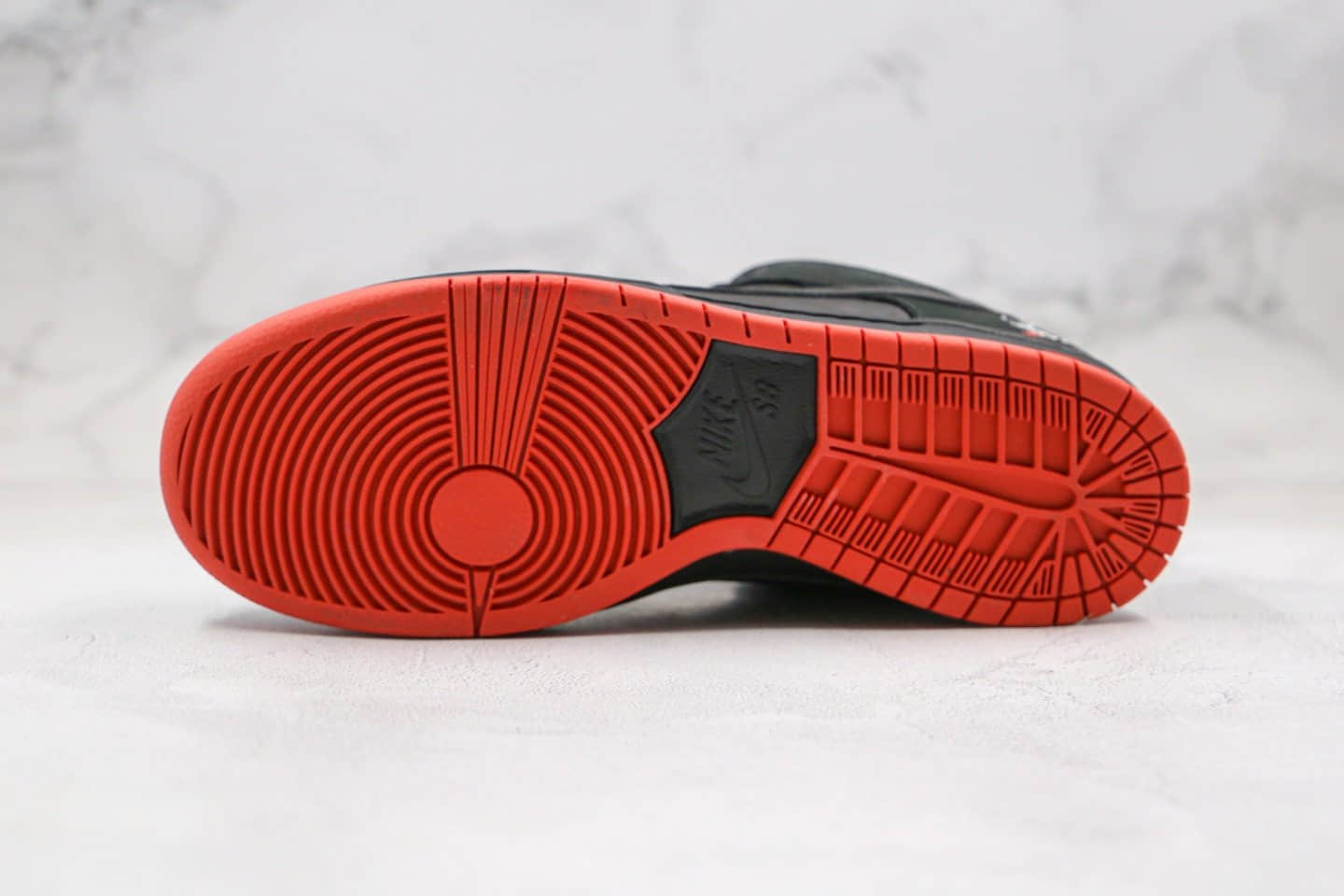 耐克Nike SB Dunk low Trd QS x Black Pigeon纯原版本低帮SB黑鸽子黑红色板鞋内置Zoom气垫 货号：883232-008