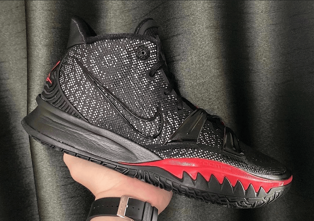 欧文最新战靴Nike Kyrie 7首度曝光！首发黑红配色超经典！