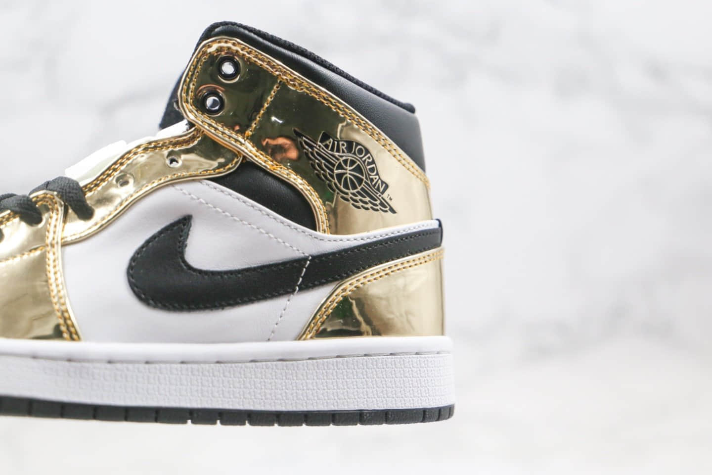 乔丹Air Jordan 1 Mid Metallic Gold纯原版本中帮AJ1液态白金色原盒原标 货号：DC1419-700