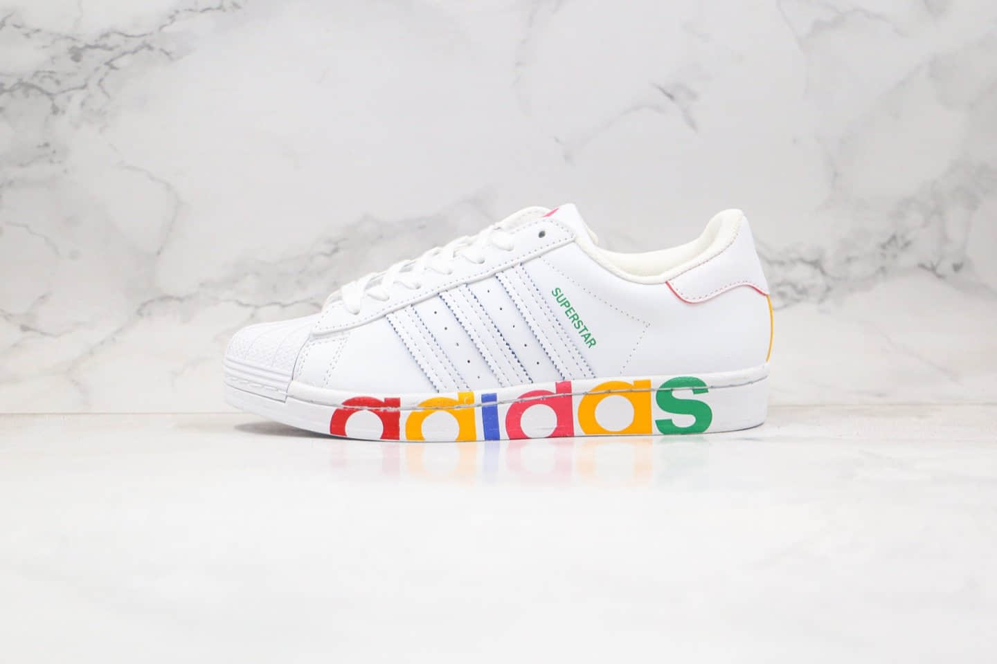 阿迪达斯Adidas Originals Stan Smith纯原版本三叶草贝壳头板鞋50周年彩色LOGO彩虹色原盒原标 货号：FY1147