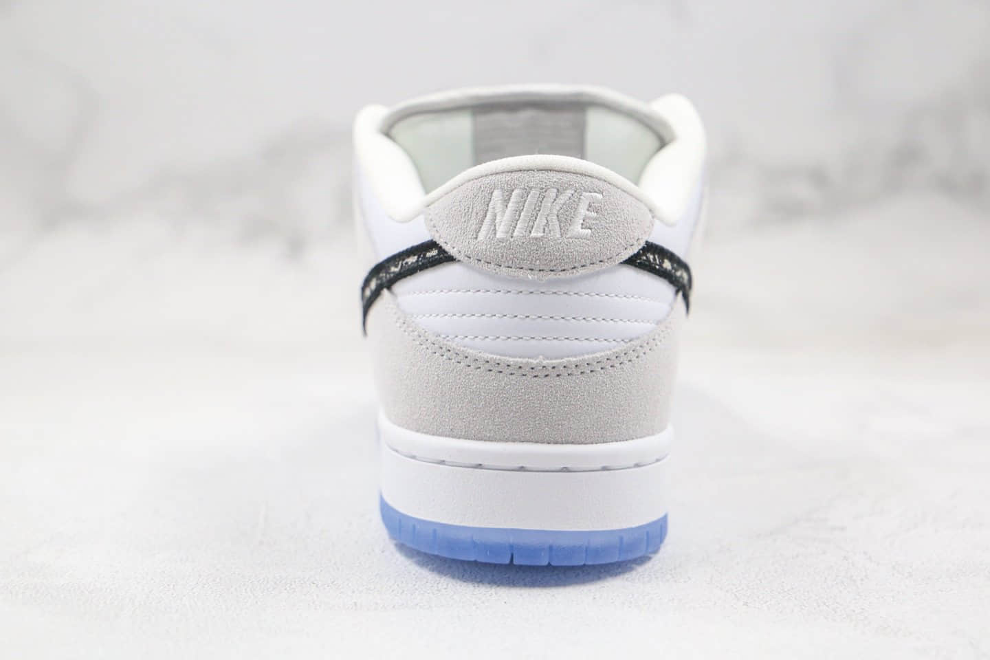 耐克Nike SB Dunk Low x Dior迪奥联名款纯原版本低帮SB DUNK板鞋白灰色内置Zoom气垫 货号：BQ6817-002