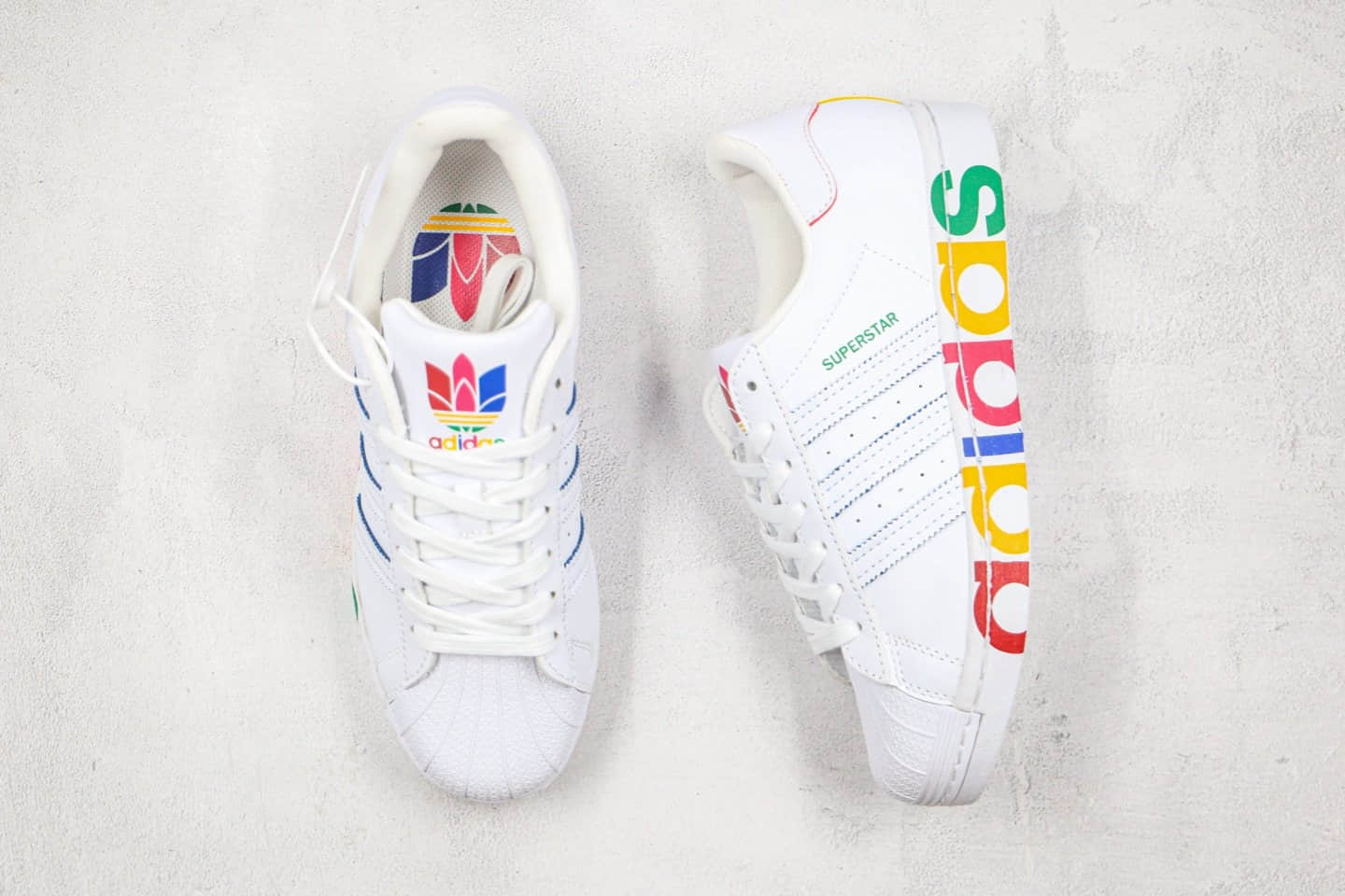 阿迪达斯Adidas Originals Stan Smith纯原版本三叶草贝壳头板鞋50周年彩色LOGO彩虹色原盒原标 货号：FY1147