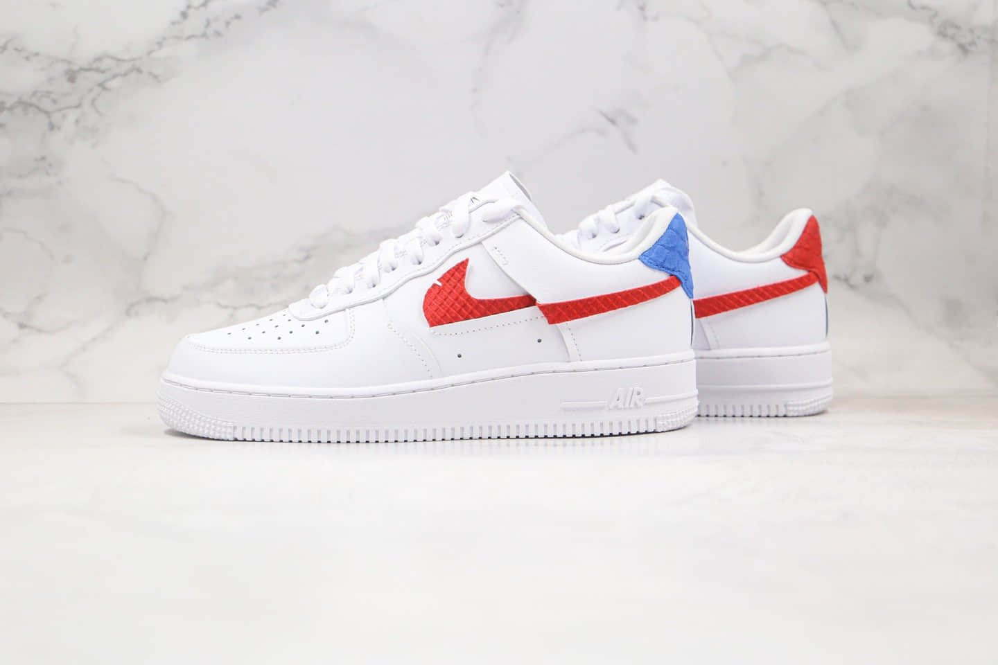 耐克Nike Air Force 1纯原版本空军一号低帮运动休闲板鞋鸳鸯断钩白红蓝色原楦原数据开发 货号：DC1164-100