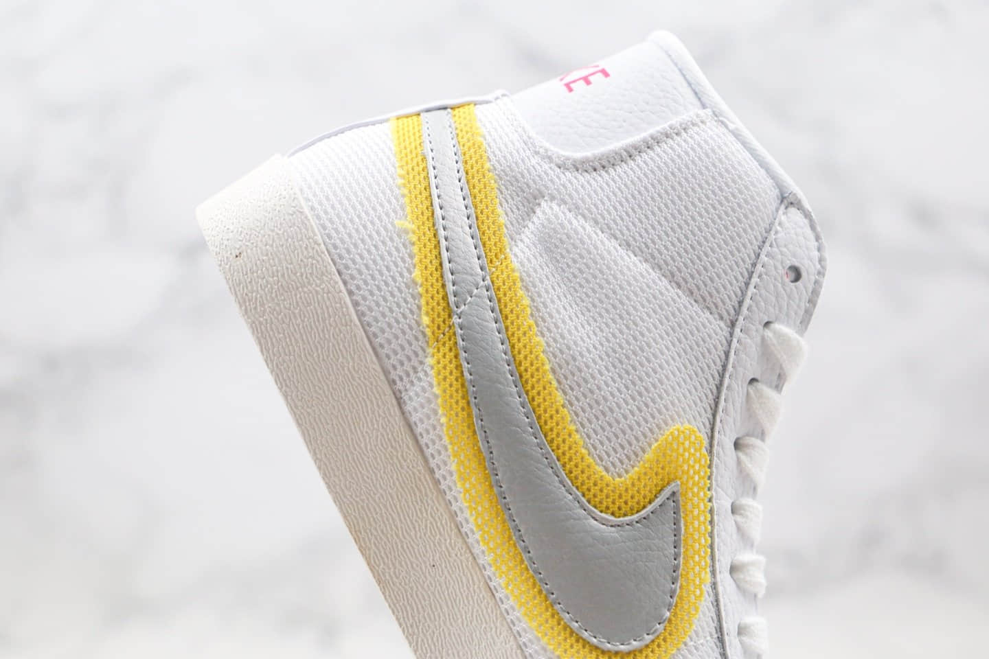 耐克Nike Blazer Mid '1977 Vintage WE纯原版本中帮开拓者白灰黄色板鞋原盒原标 货号：CZ8105-100