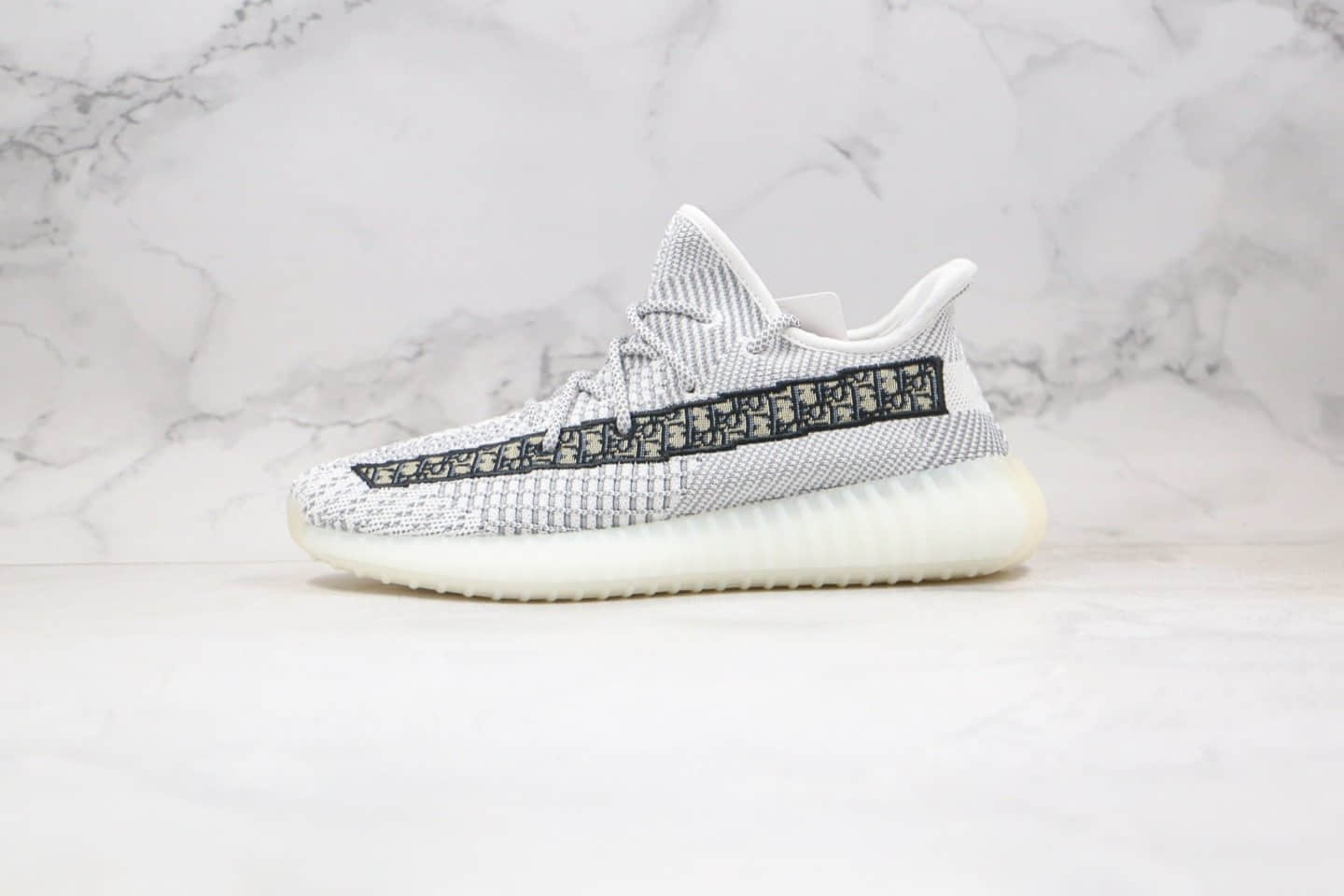 阿迪达斯Dior x adidas Yeezy Boost 350 V2纯原版本迪奥联名椰子350白灰老花巴斯夫真爆 货号：FC6607