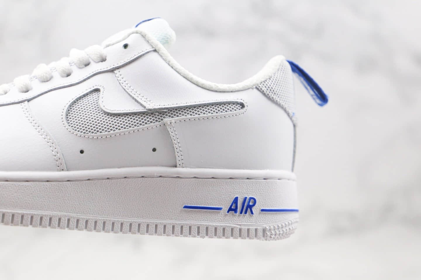 耐克Nike Air Force 1 Low Cut-Out纯原版本低帮空军一号镂空LOGO钩白蓝色板鞋内置气垫 货号：DC1429-100