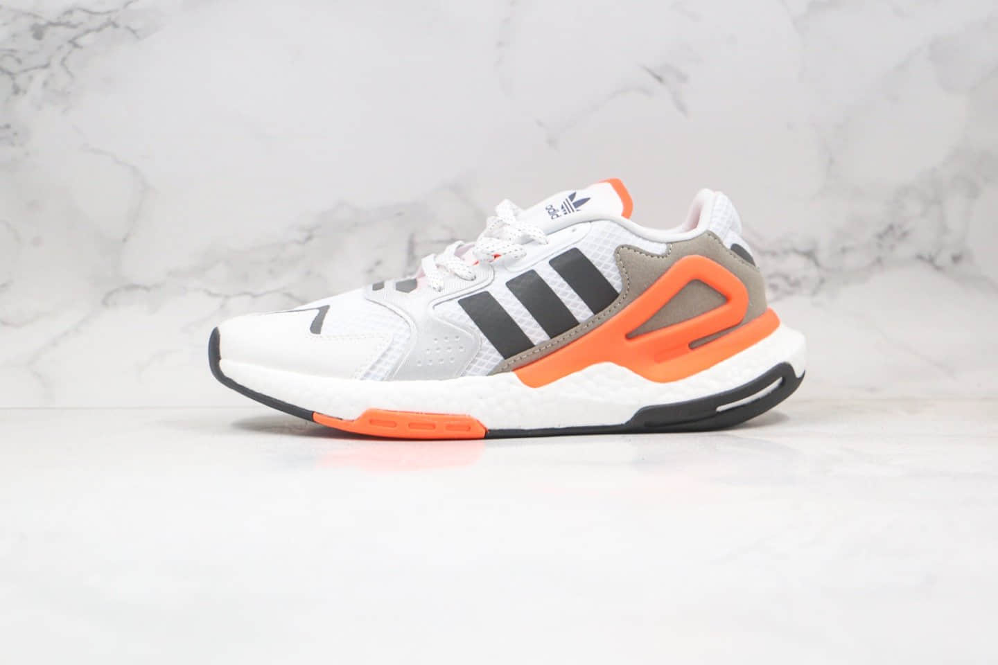 阿迪达斯adidas Originals Day Jogger Boost纯原版本陈奕迅同款夜行者2代高弹复古休闲运动跑鞋白橙色原鞋开模 货号：FY0237