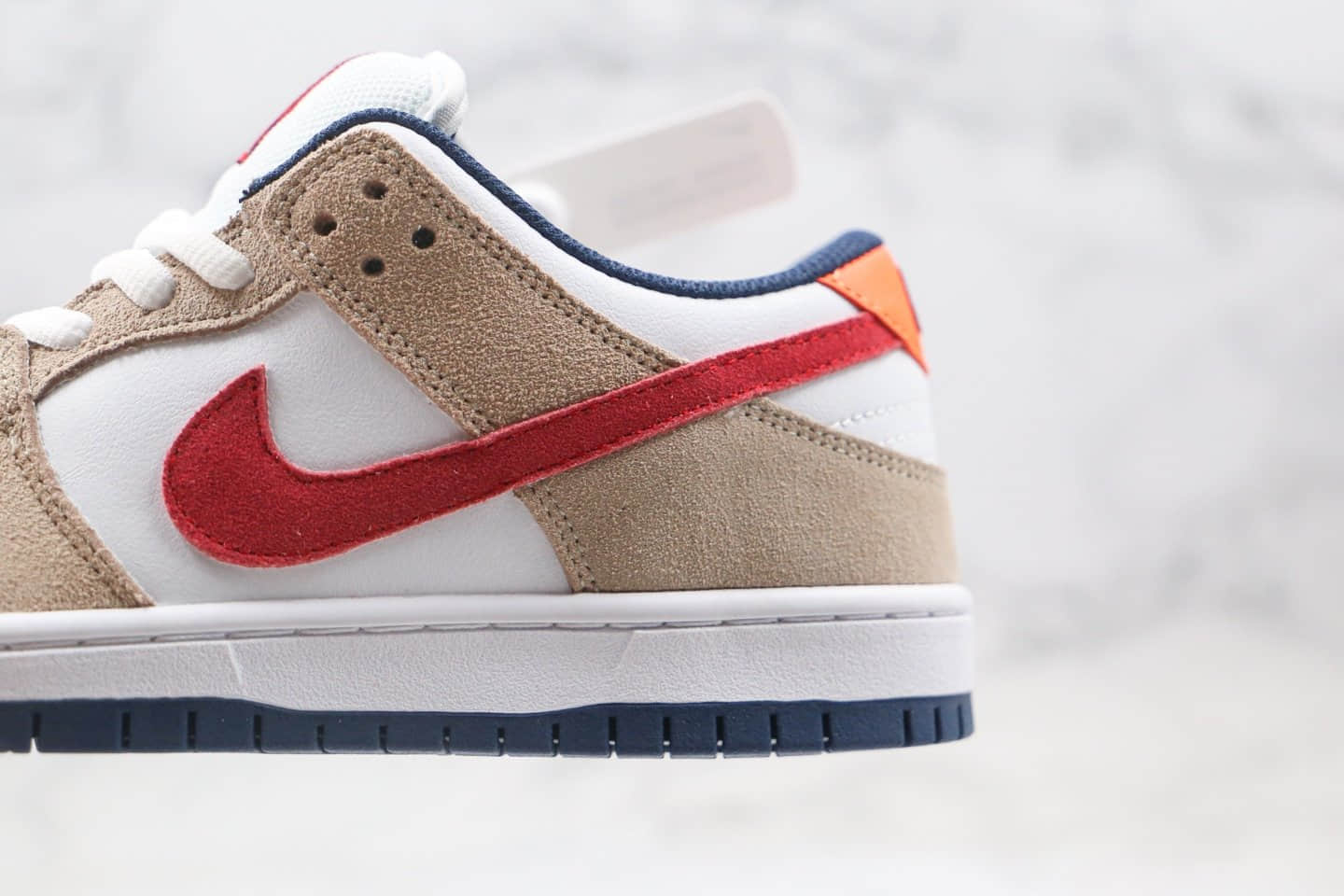 耐克Nike SB Dunk Low Pro纯原版本低帮SB板鞋卡其白红色原楦原纸版开发 货号：BQ6817-201