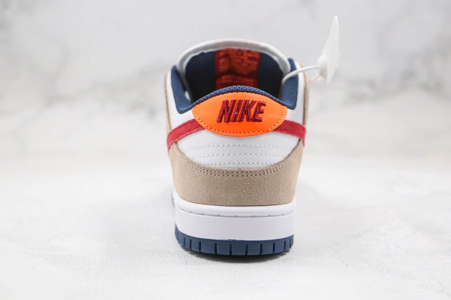 耐克Nike SB Dunk Low Pro纯原版本低帮SB板鞋卡其白红色原楦原纸版开发 货号：BQ6817-201