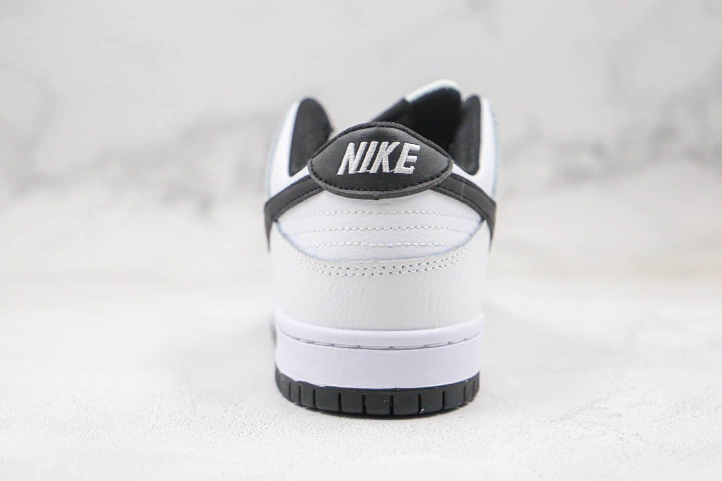 耐克Nike Dunk Low Pro SB IW“Panda”公司级版本低帮Dunk熊猫限定白黑色内置缓震Zoom气垫 货号：819674-101