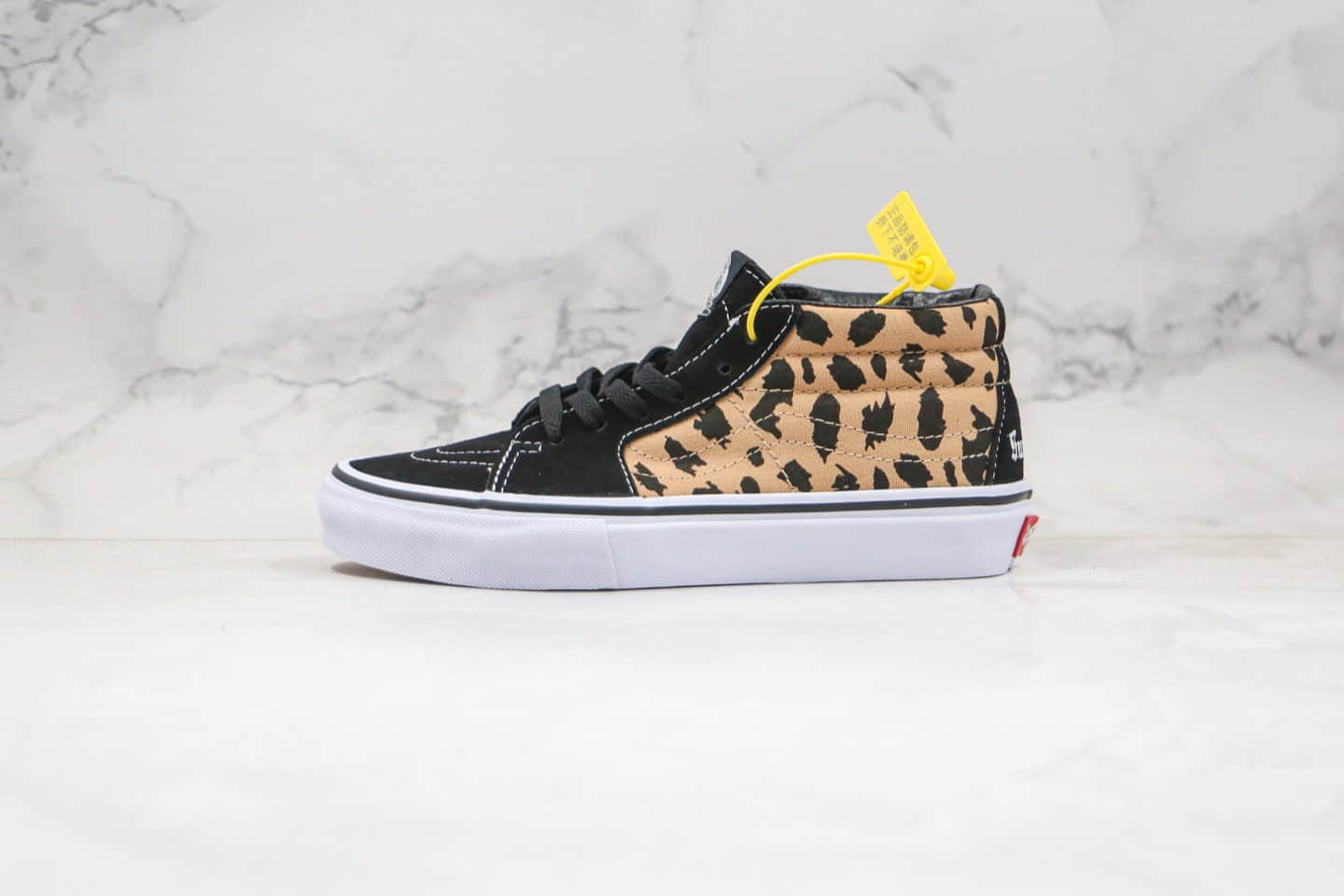 万斯Vans Sk8-Mid Supreme Velvet Leopard Black公司级版本中帮拼色麂皮板鞋黑豹纹原装硫化品质 货号：VN0A347UOPM