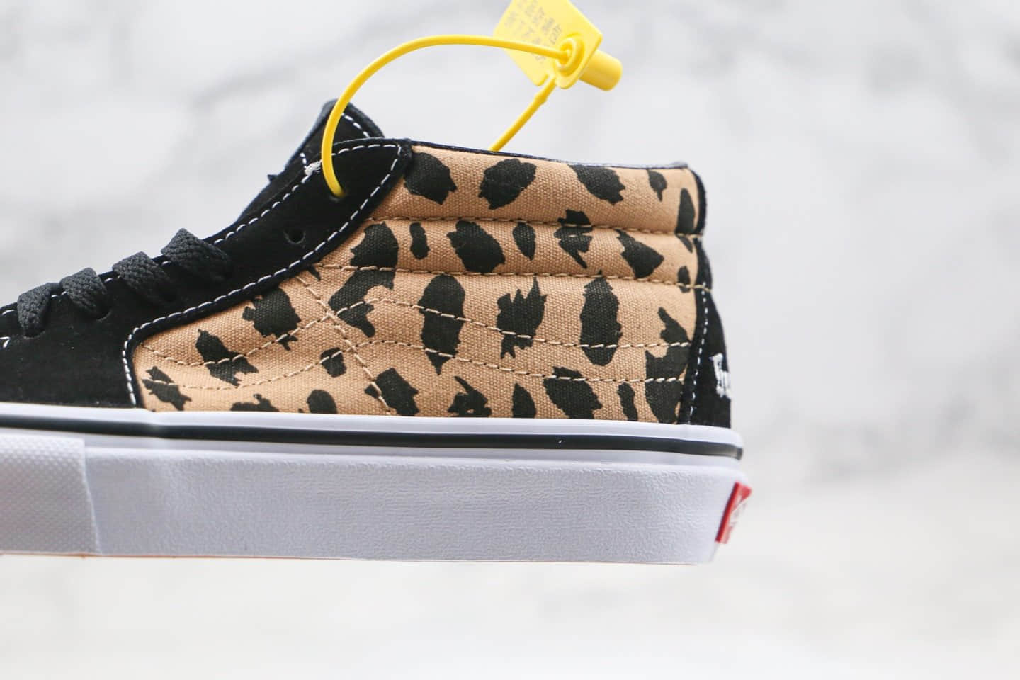 万斯Vans Sk8-Mid Supreme Velvet Leopard Black公司级版本中帮拼色麂皮板鞋黑豹纹原装硫化品质 货号：VN0A347UOPM