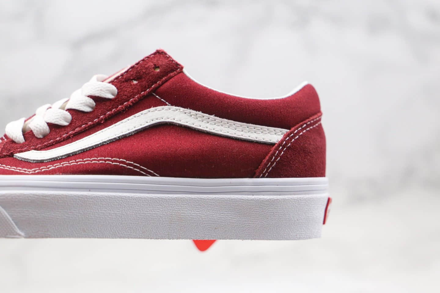 万斯Vans Suede Old Skool公司级版本低帮板鞋酒红色高清洁度 货号：VN0A4U3B6DZ