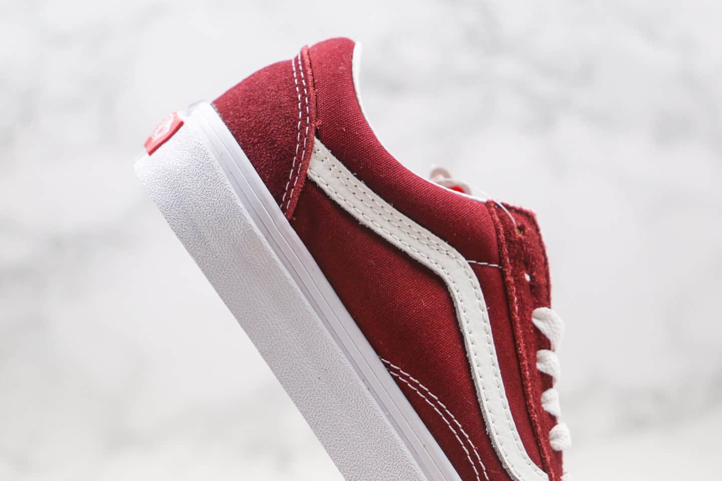 万斯Vans Suede Old Skool公司级版本低帮板鞋酒红色高清洁度 货号：VN0A4U3B6DZ