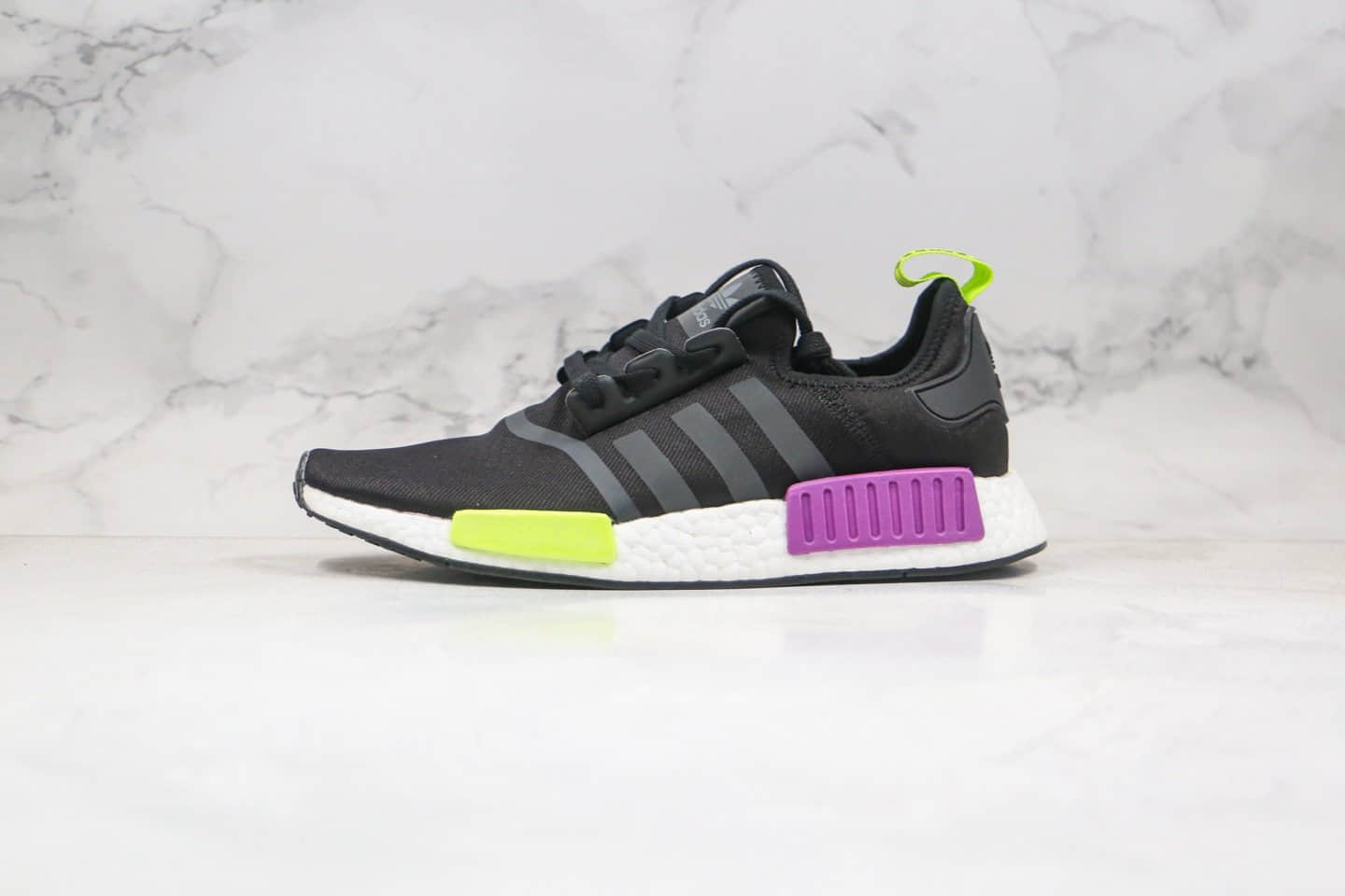 阿迪达斯adidas NMD R1 Primeknit Triple Black纯原版本针织跑鞋黑紫绿色真爆大底 货号：D96627