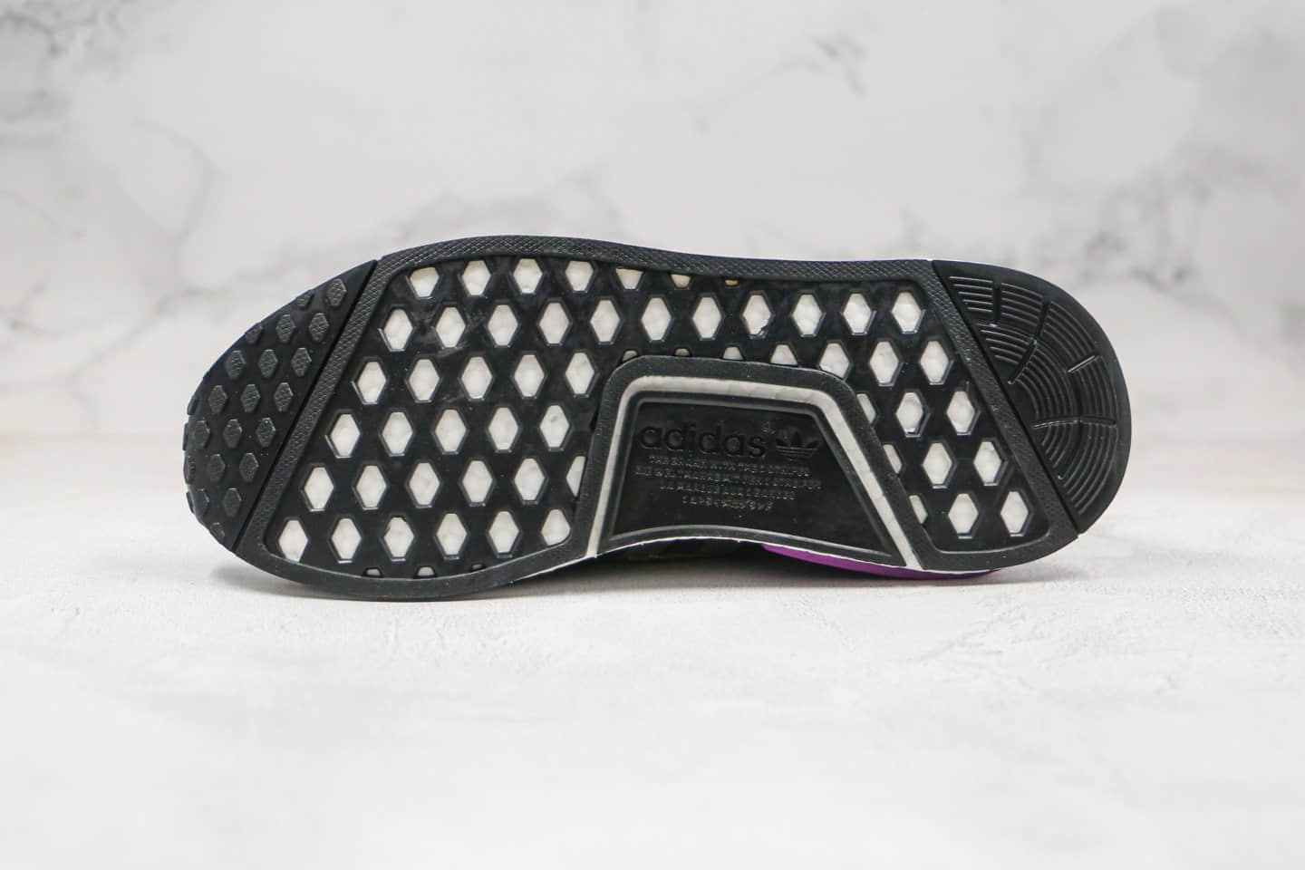 阿迪达斯adidas NMD R1 Primeknit Triple Black纯原版本针织跑鞋黑紫绿色真爆大底 货号：D96627