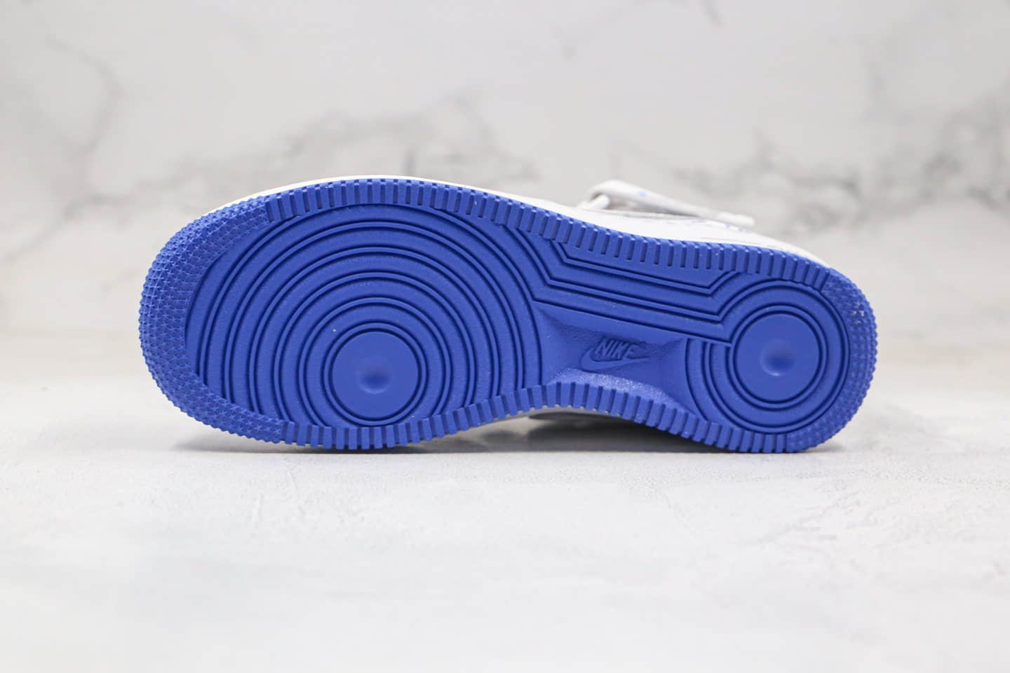 耐克Uninterrupted x Nike Air Force 1 “MORE THAN”公司级版本詹姆斯联名款空军一号休闲运动板鞋字母签名涂鸦白蓝色内置气垫 货号：CT1206-600