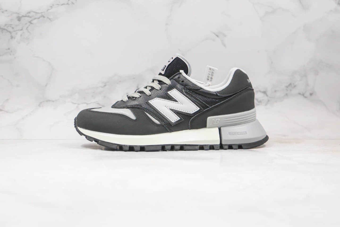 新百伦New Balance 1300纯原版本皮面复古老爹鞋白黑色原盒原标 货号：MS1300GS